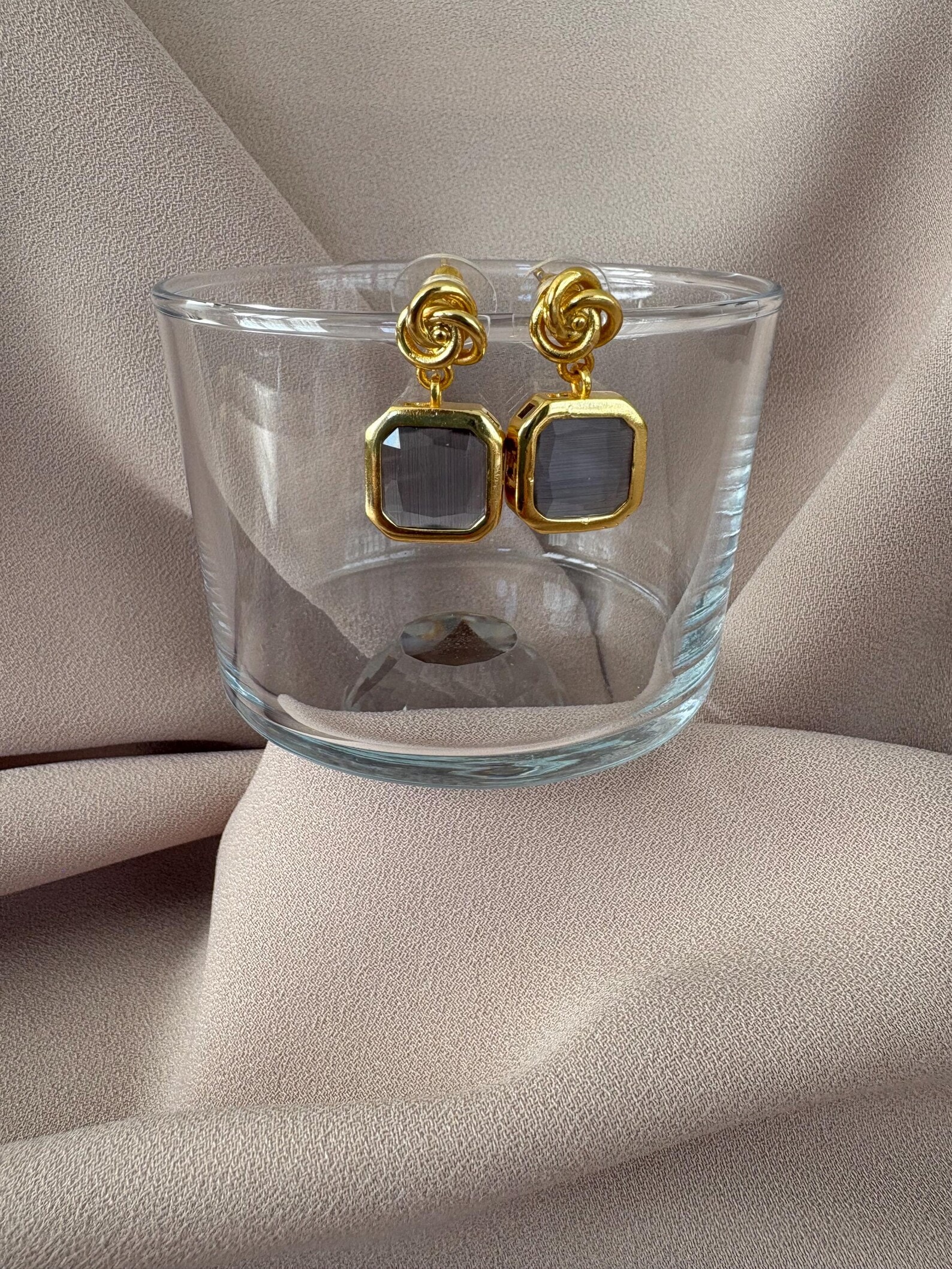 Kare Kedi Gözü Taş Mini Küpeler