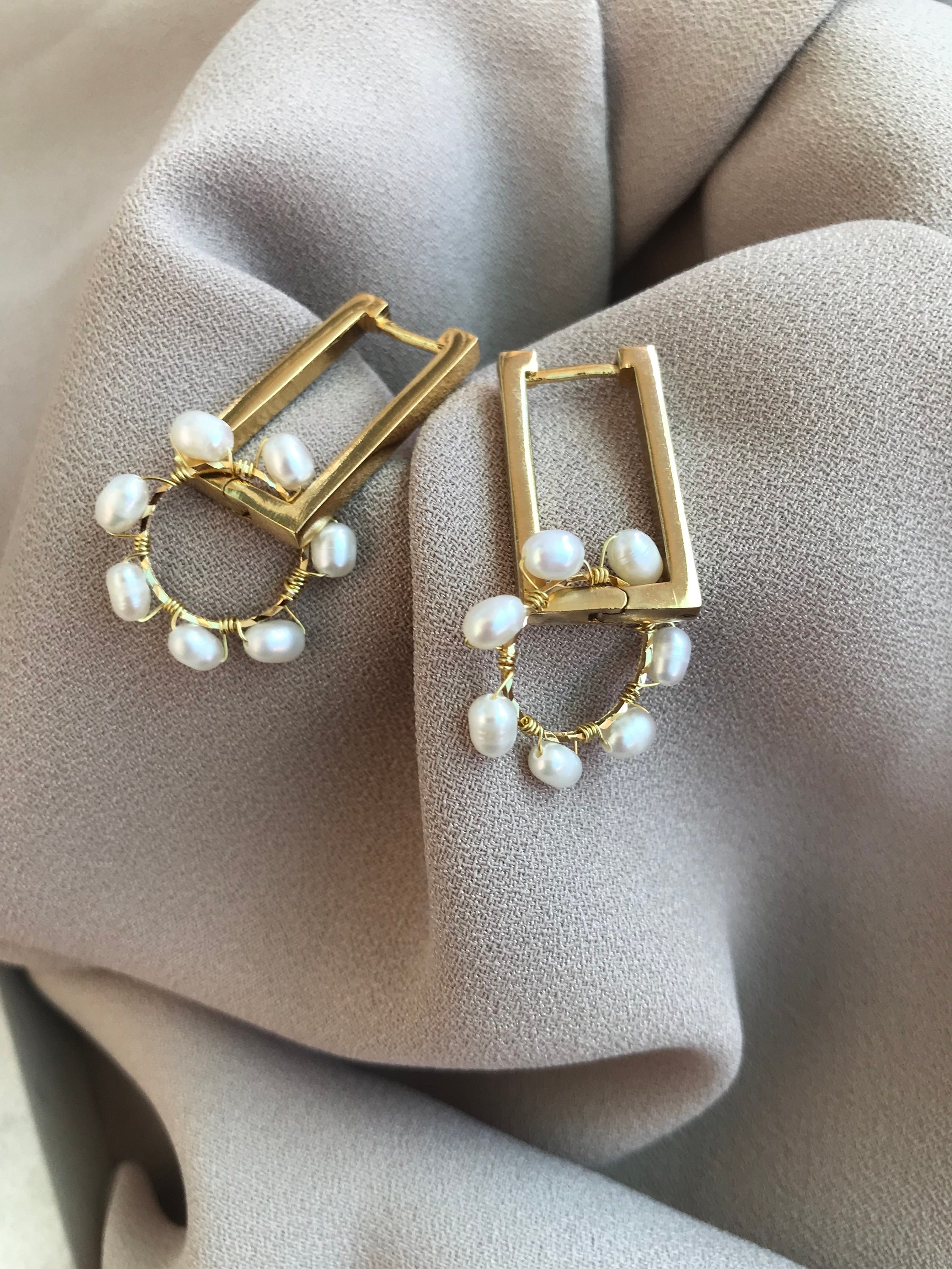 Dikdörtgen Model Halka İnci Küpe