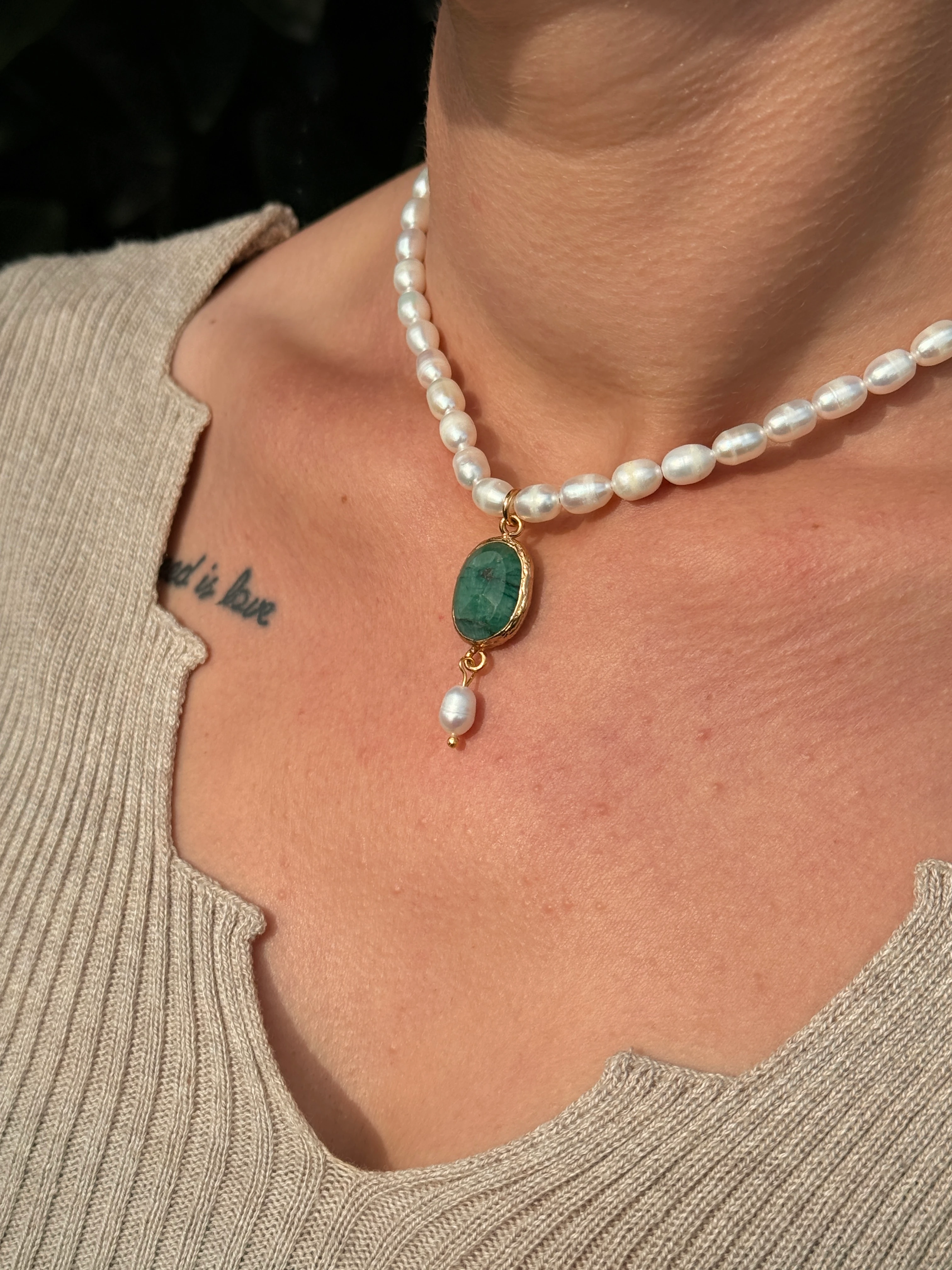 İnci Dizi Oval Zümrüt Set