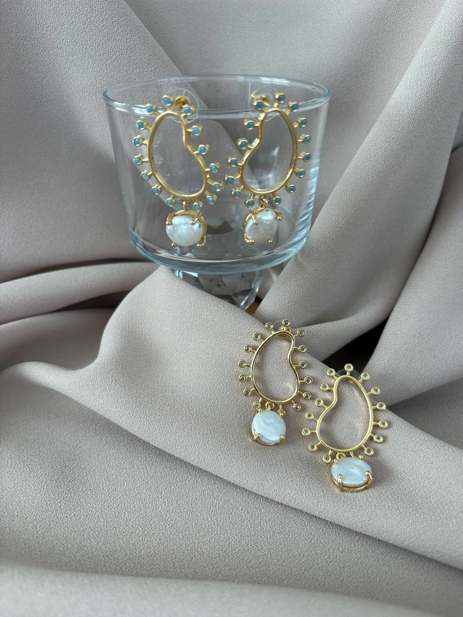 Zamansız Zirkon Taşlı İnci Küpeler