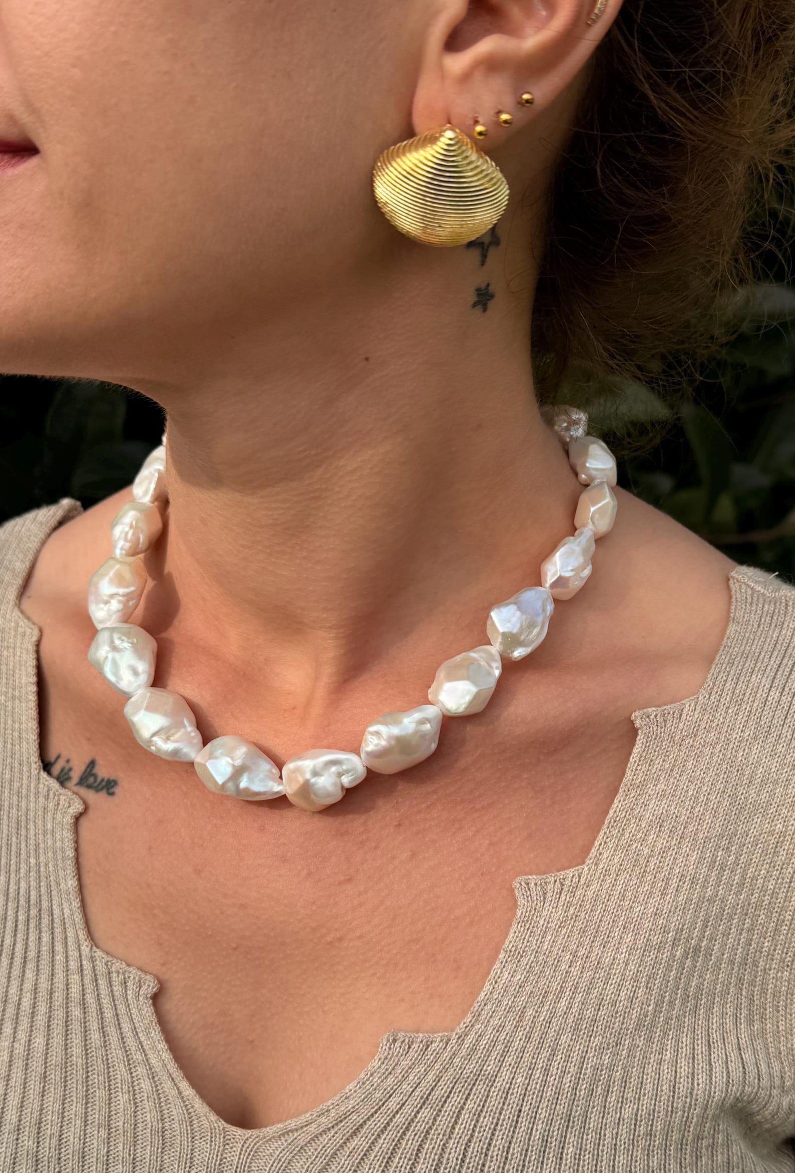 Elmas Kesim Büyük Beyaz Barok İnci Kolye