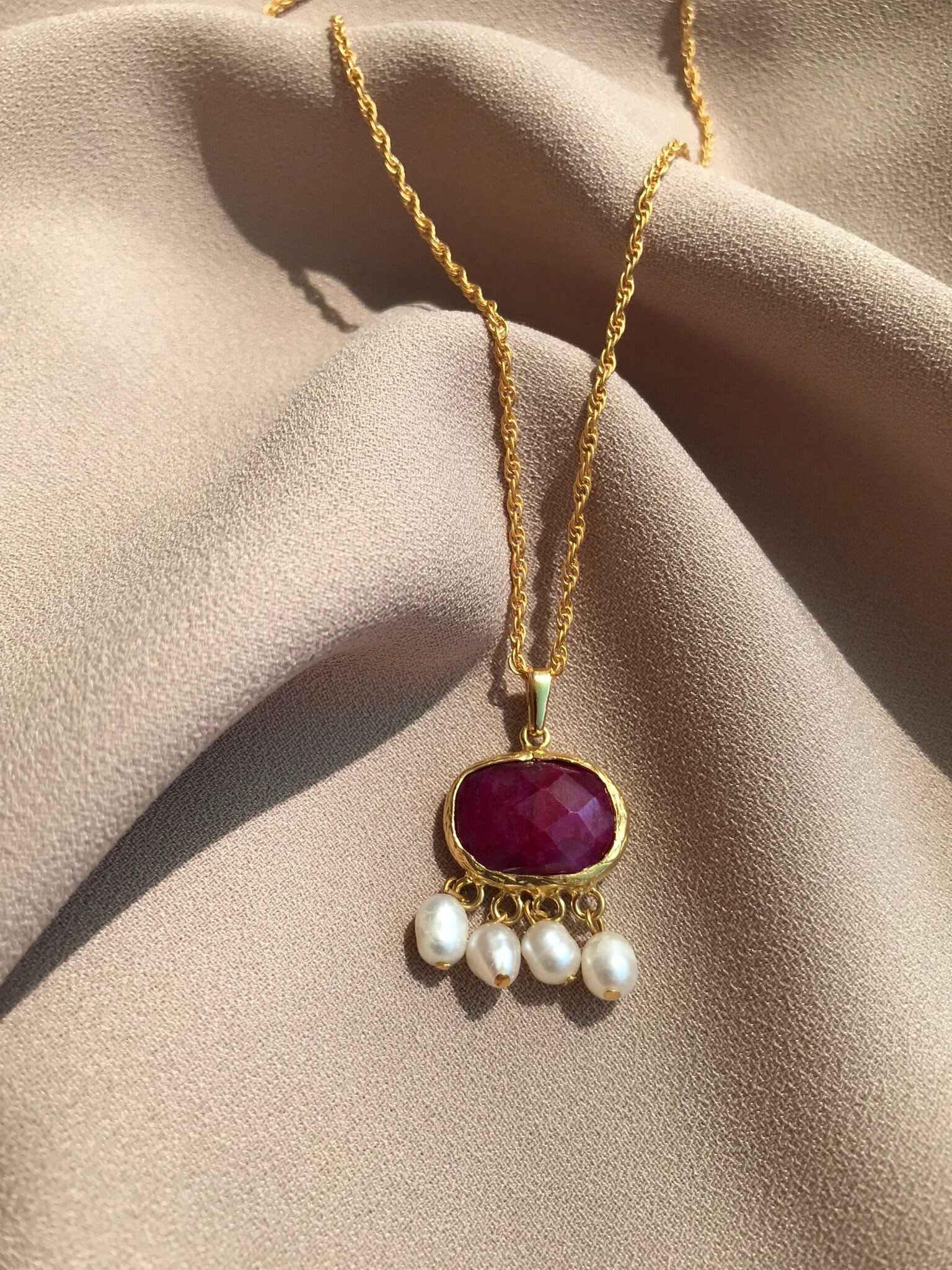 Yakut Taşlı Zincir Kolye