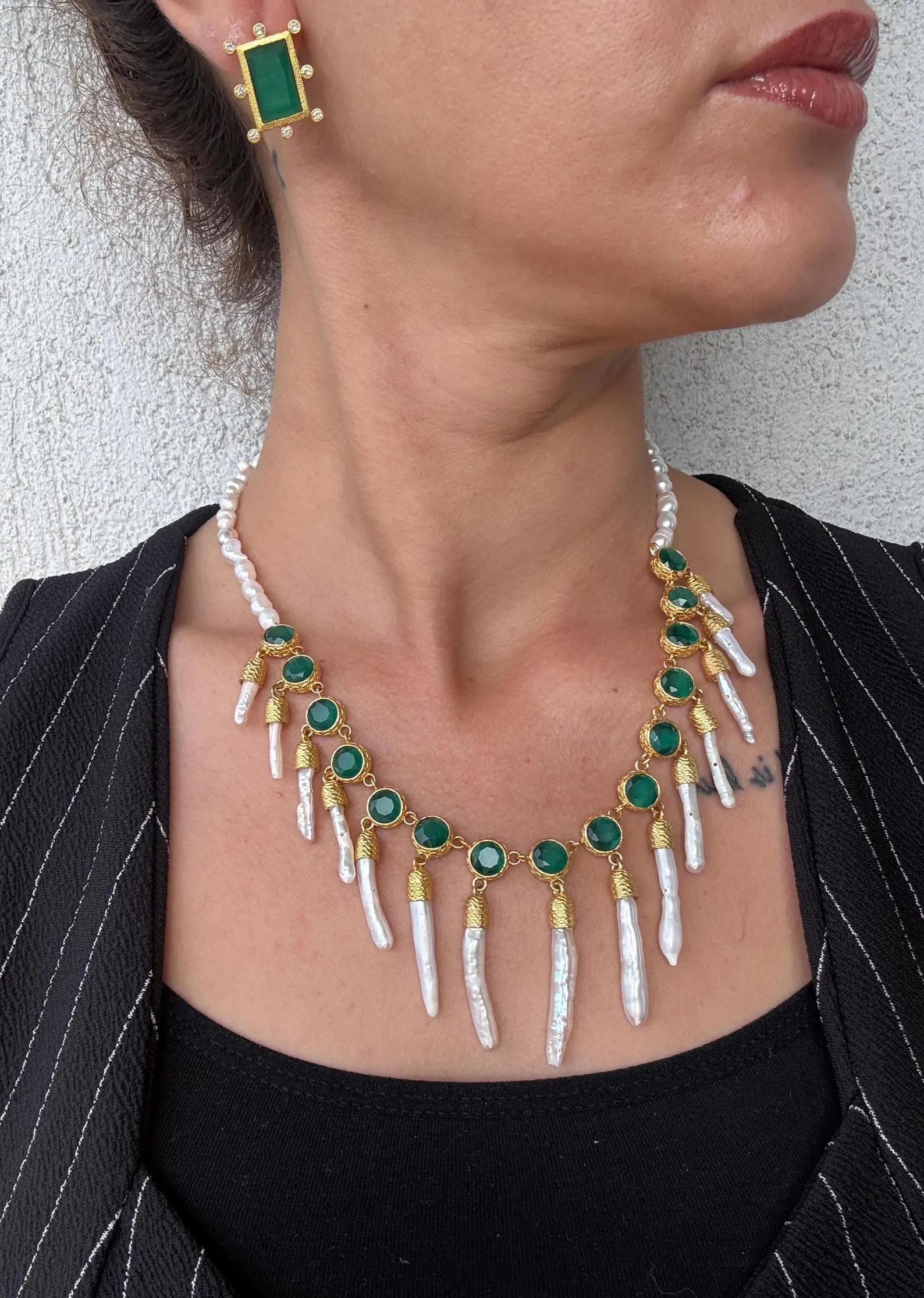 İnci Sarkıtlı Kedi Gözü Taşlı Sıra Kolye