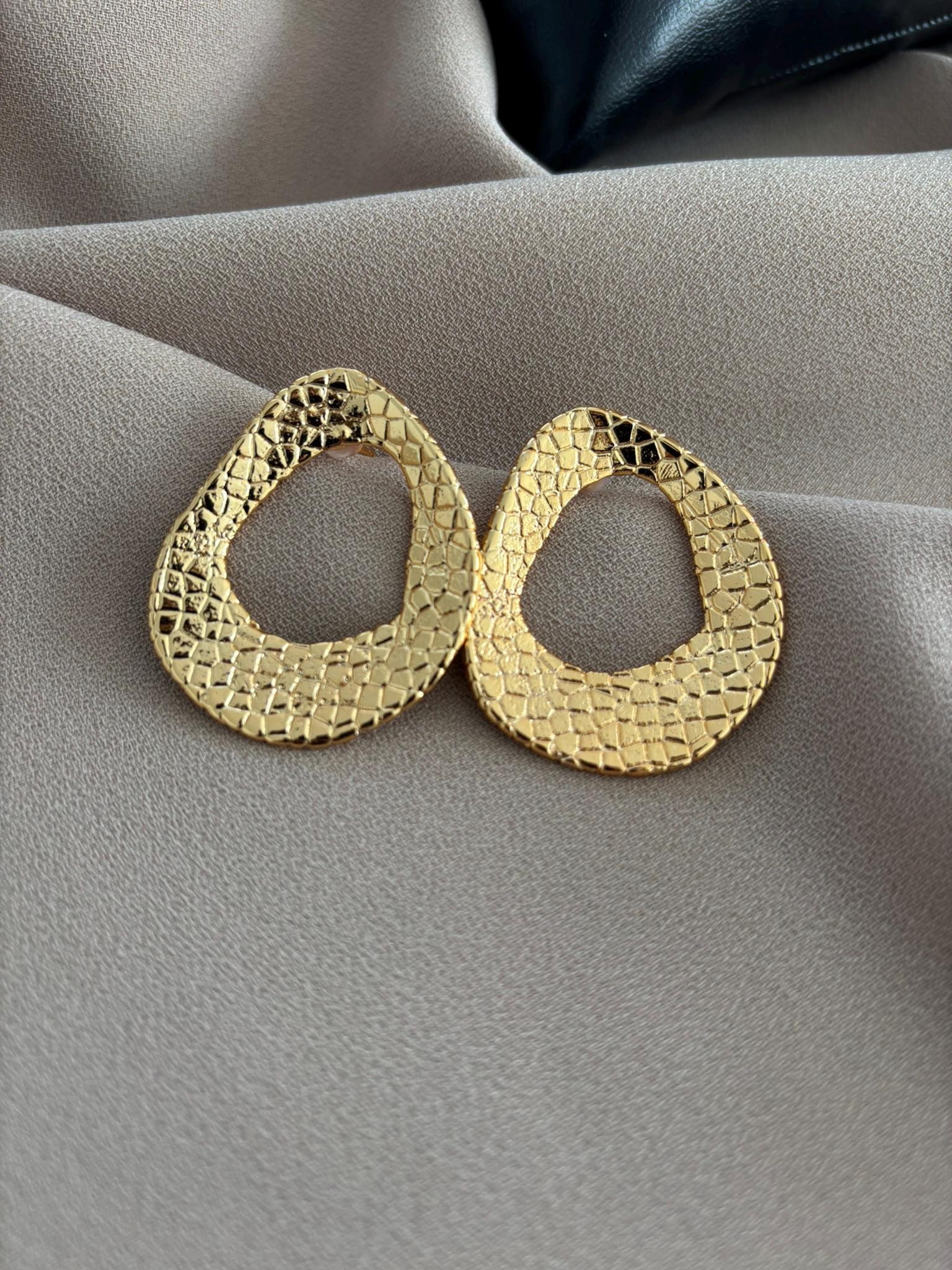YENİ ! Oval Desenli Özel Tasarım Döküm Küpe