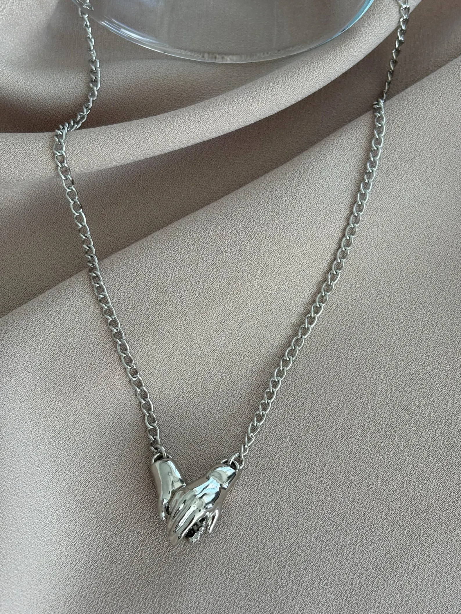 Mıknatıslı Eller Zincir Kolye