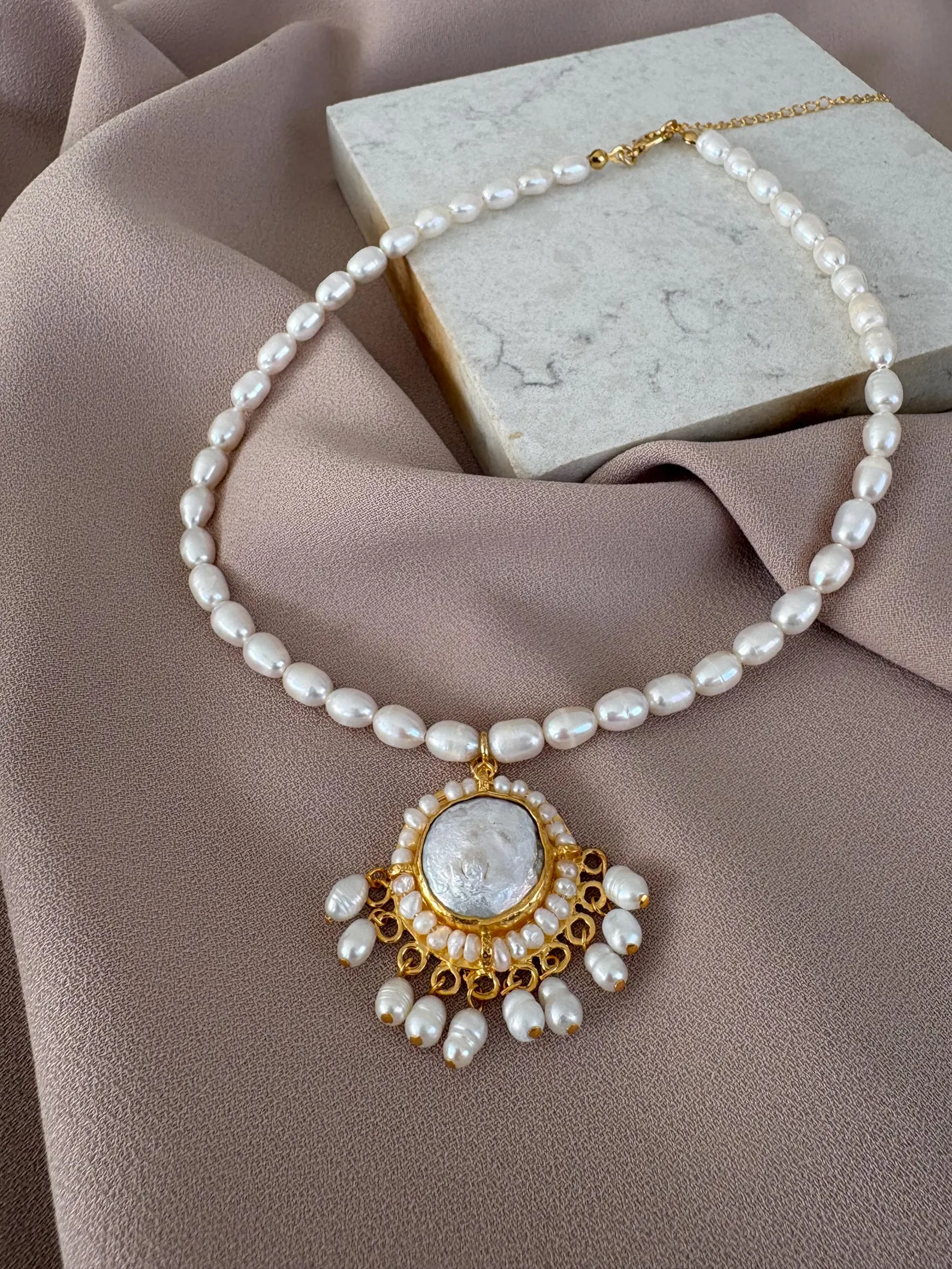 Madalyon El Yapımı Gerçek İnci Kolyeler