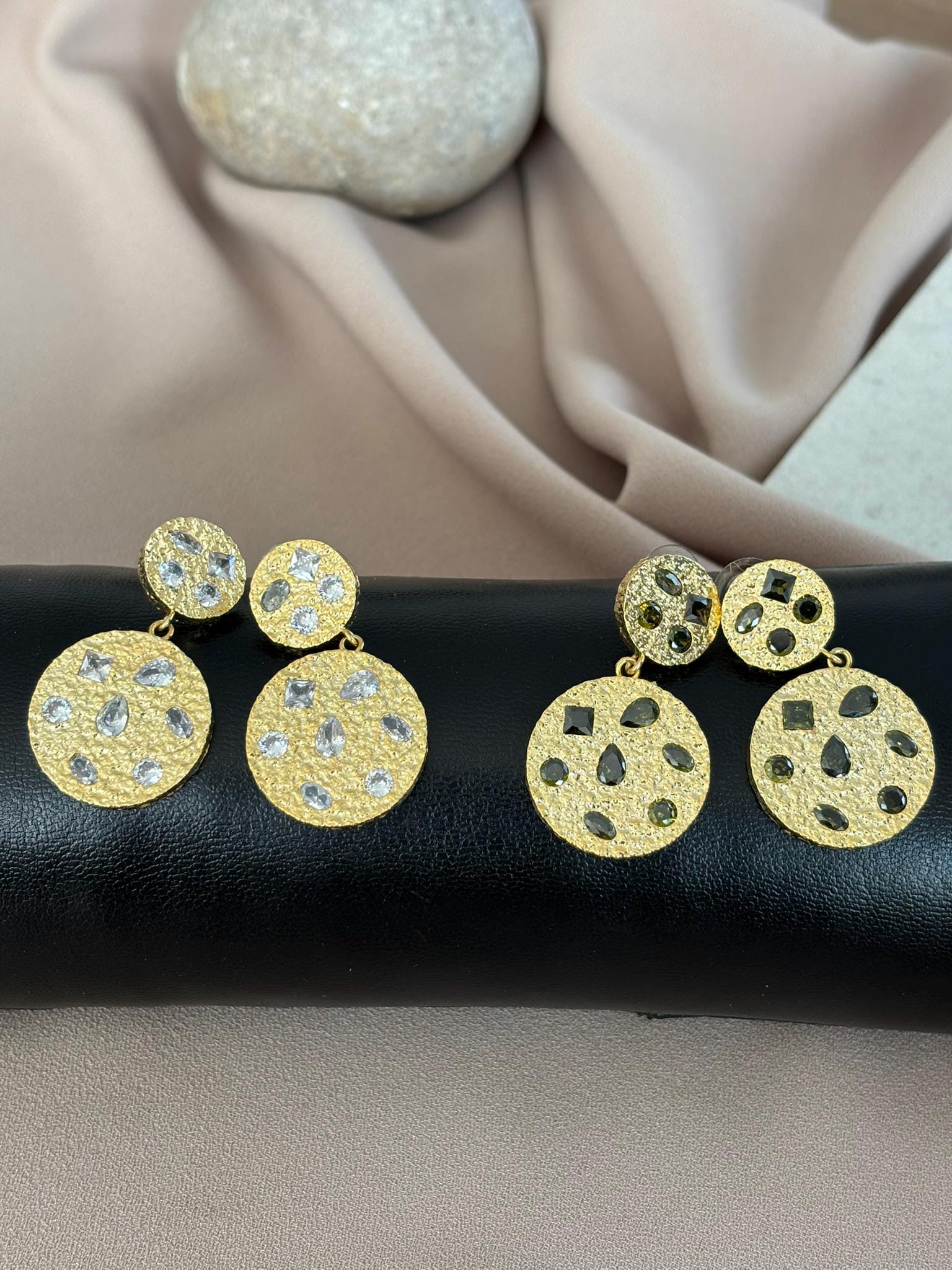 Zirkon Taşlı Yuvarlak Döküm Küpe