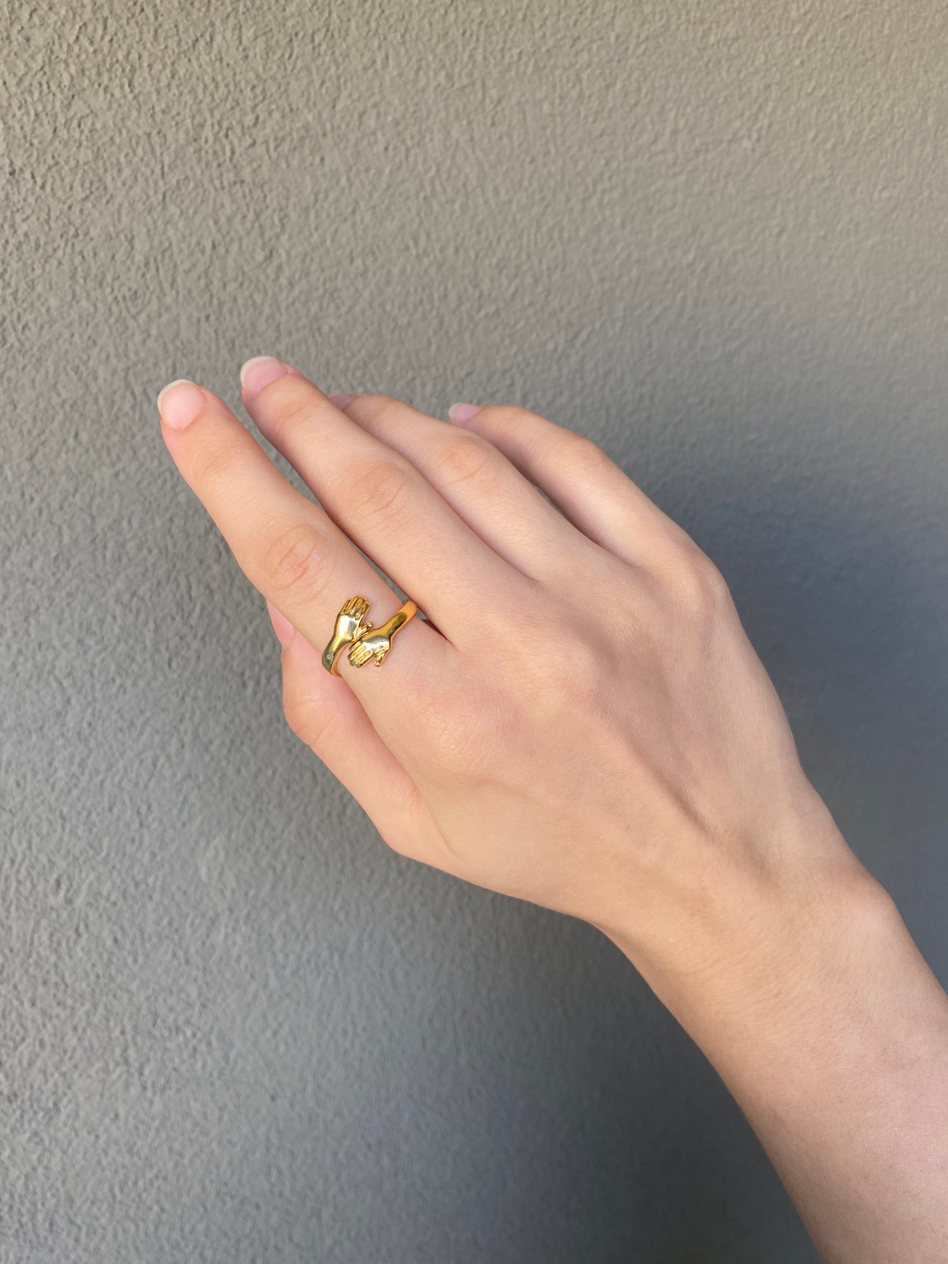 Sarılan Eller Yüzük