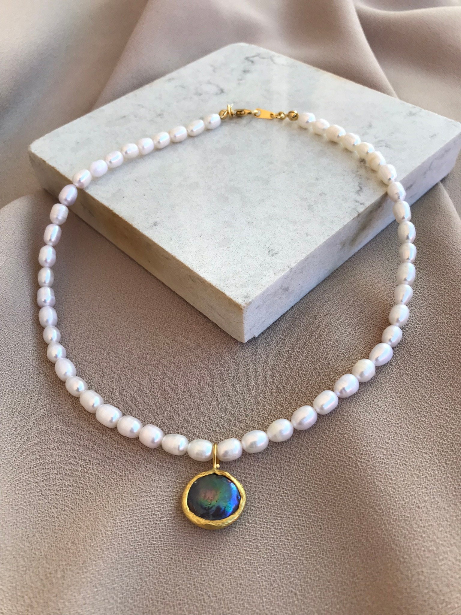 NEW ! Black and White Pearl Necklace