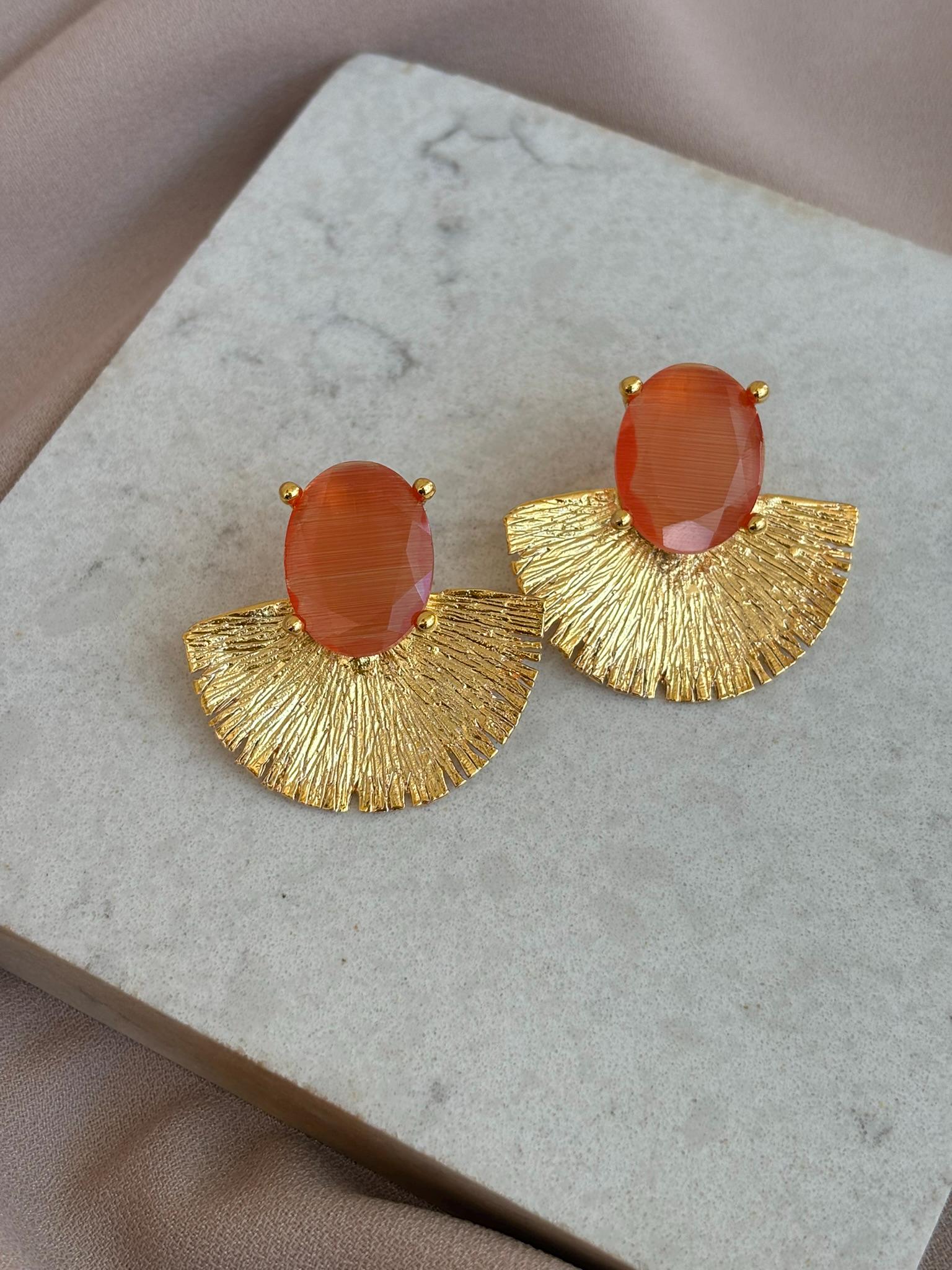 Oval Kedi Gözü Taşlı Yarım Ay Küpe