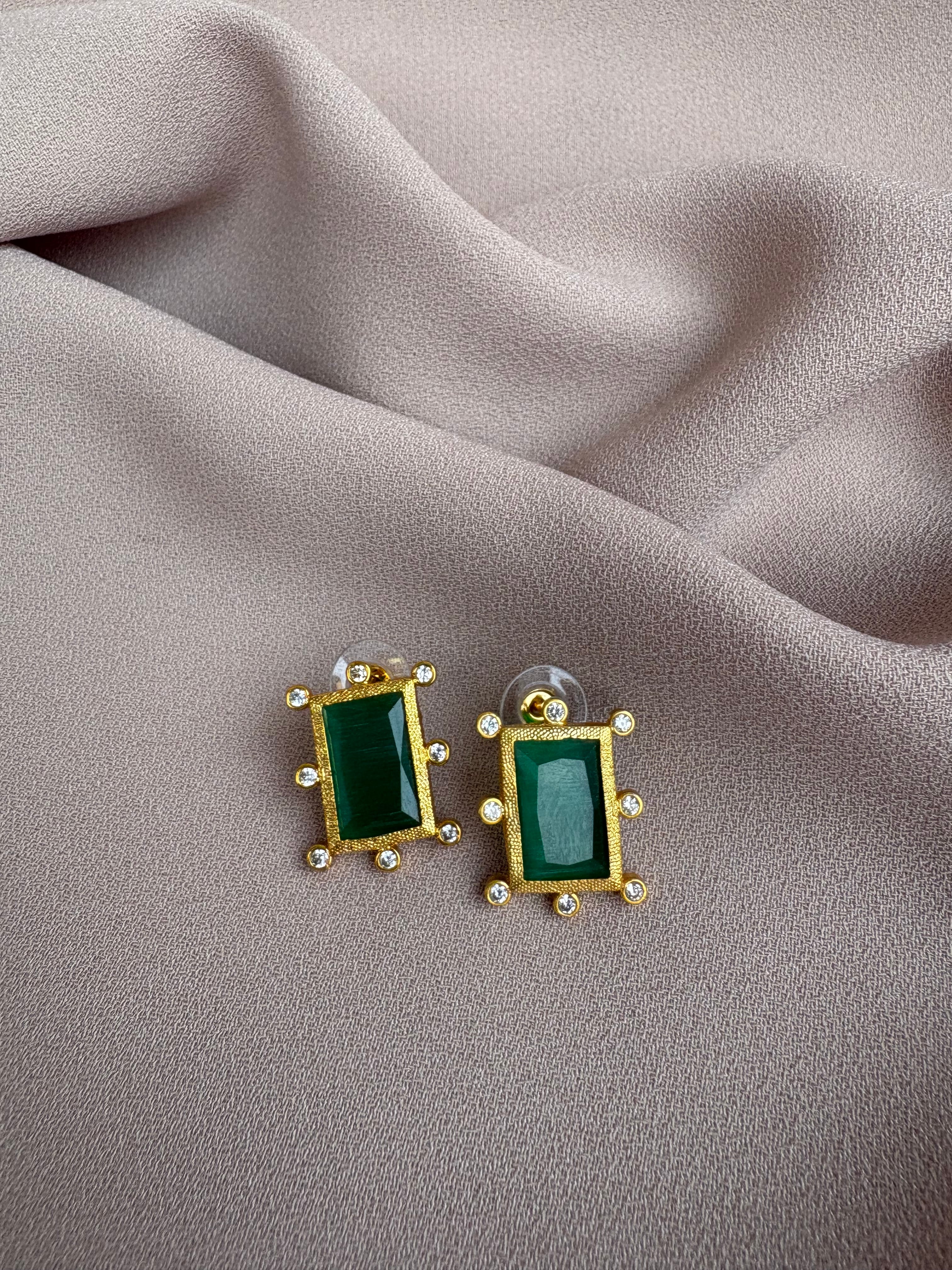 Kare Vintage Kedi Gözü Küpeler