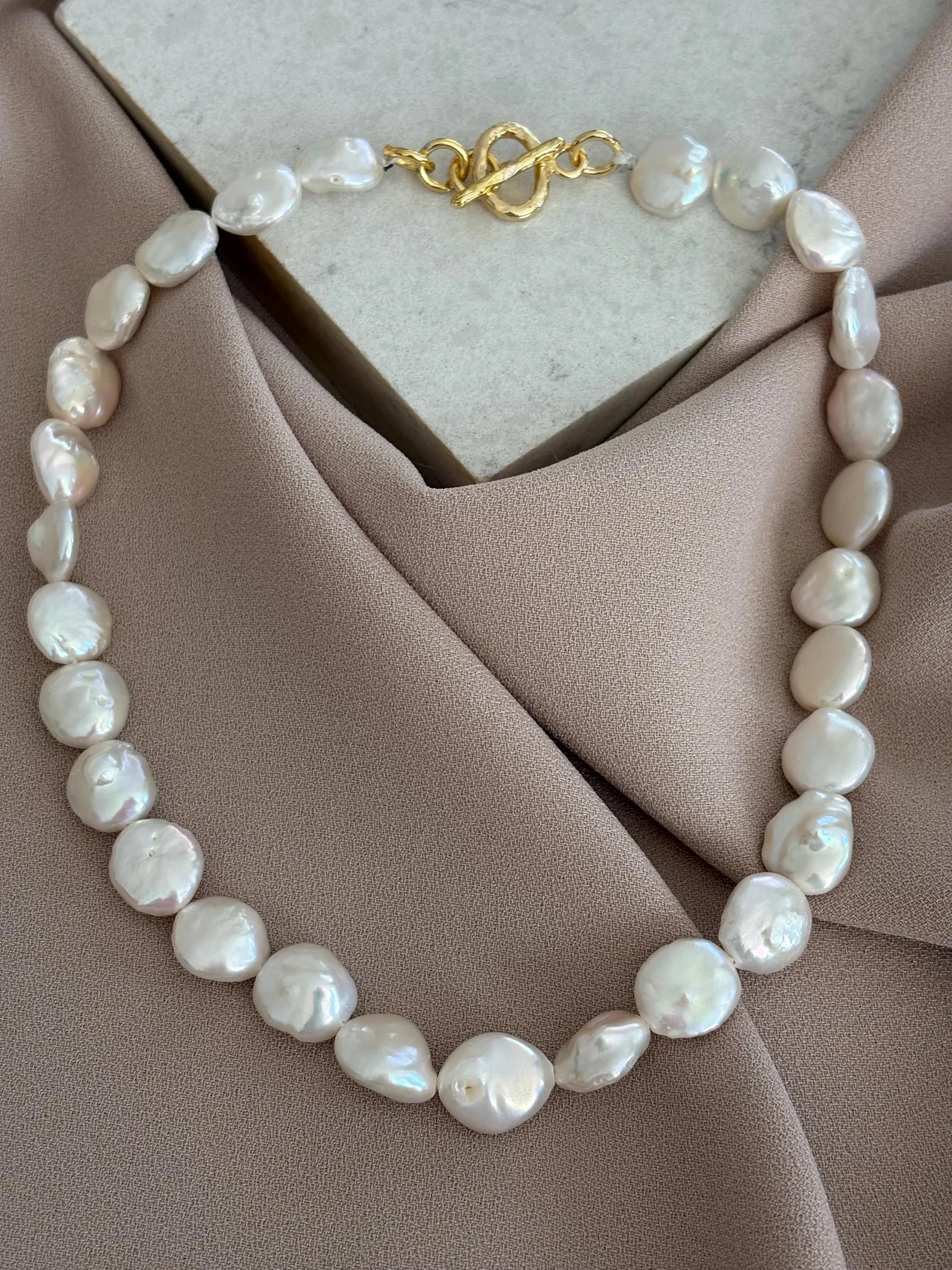 El Örmesi Coin İnci Kolye