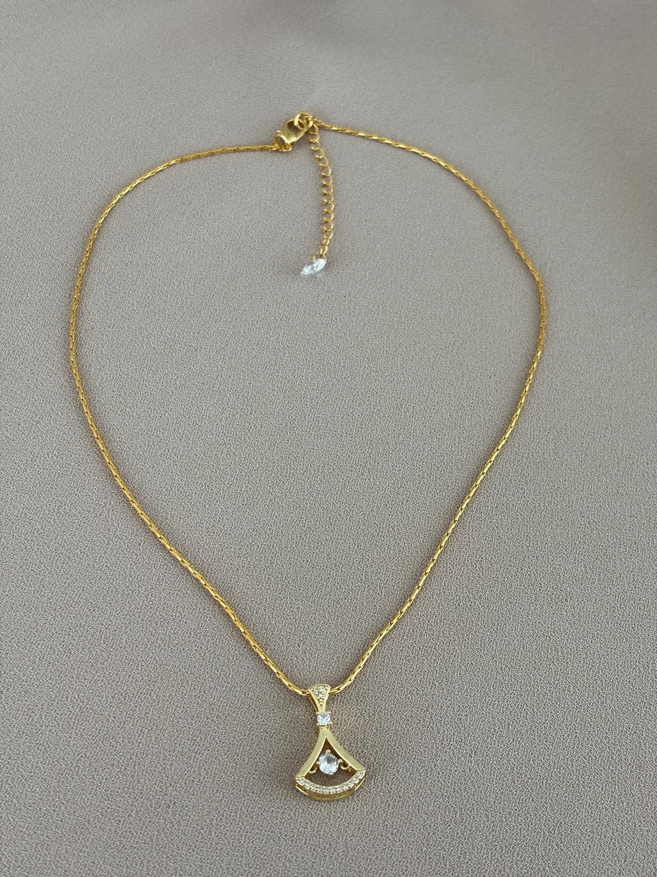 YENİ ! Zamansız Zirkon Taşlı Kare Zincir Kolye