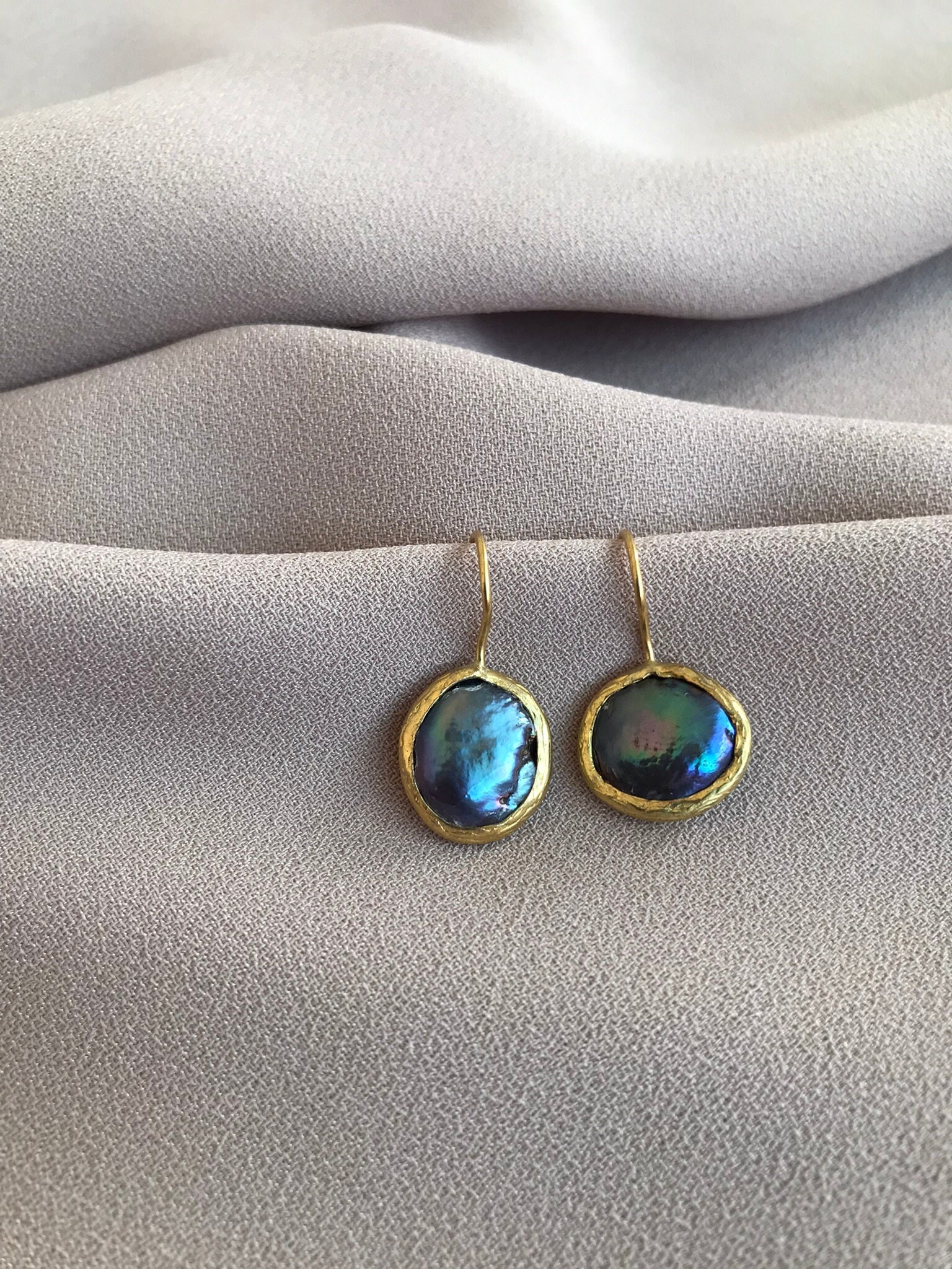 Minimalist Yuvarlak Siyah İnci Küpe