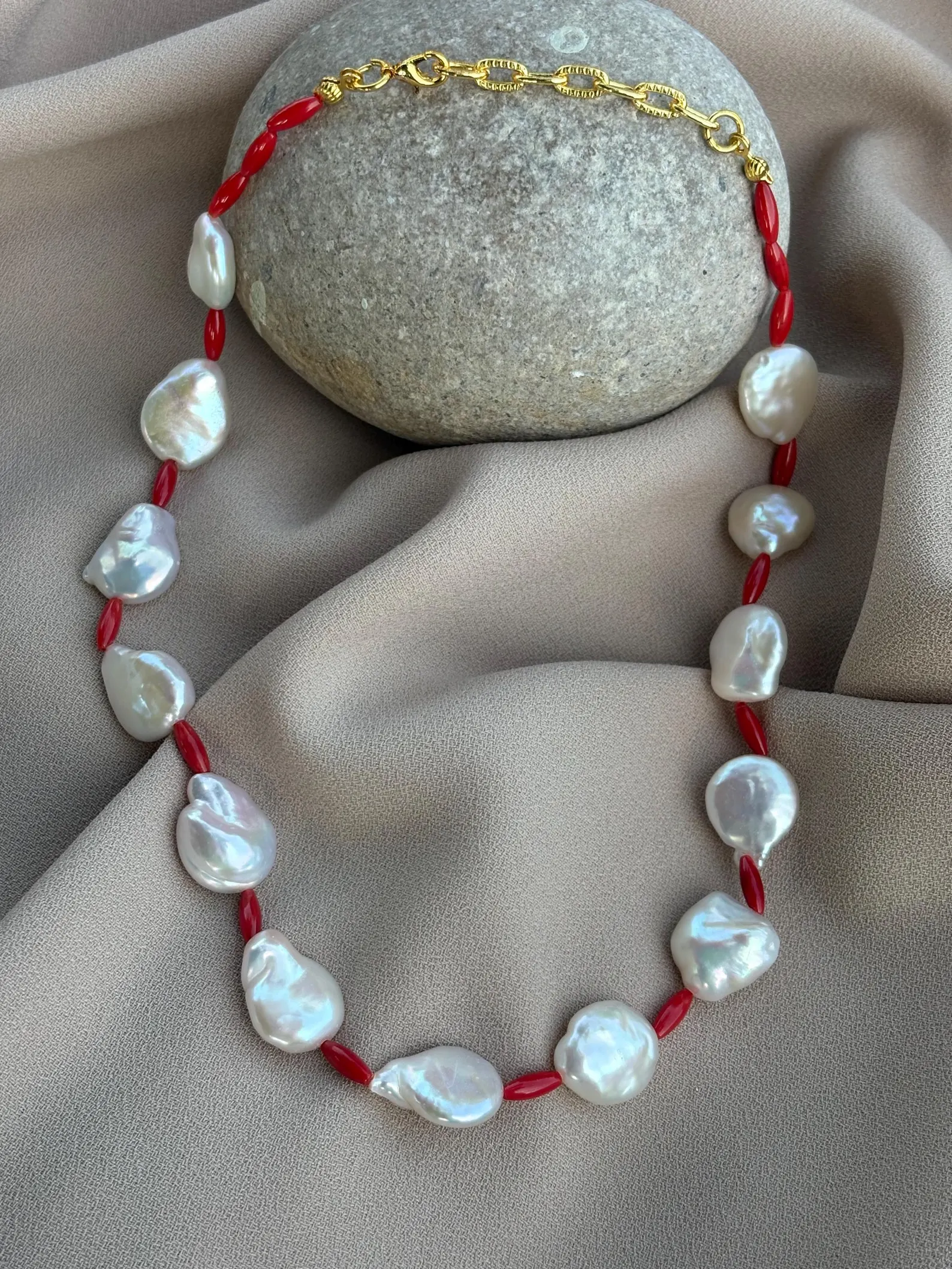 Düzensiz Barok İnci Mercan El Örmesi Kolye