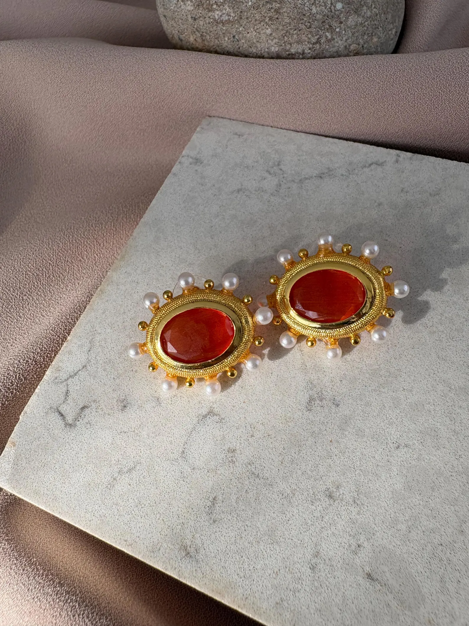 Yatay Oval Kedi Gözü Taş Küpeler