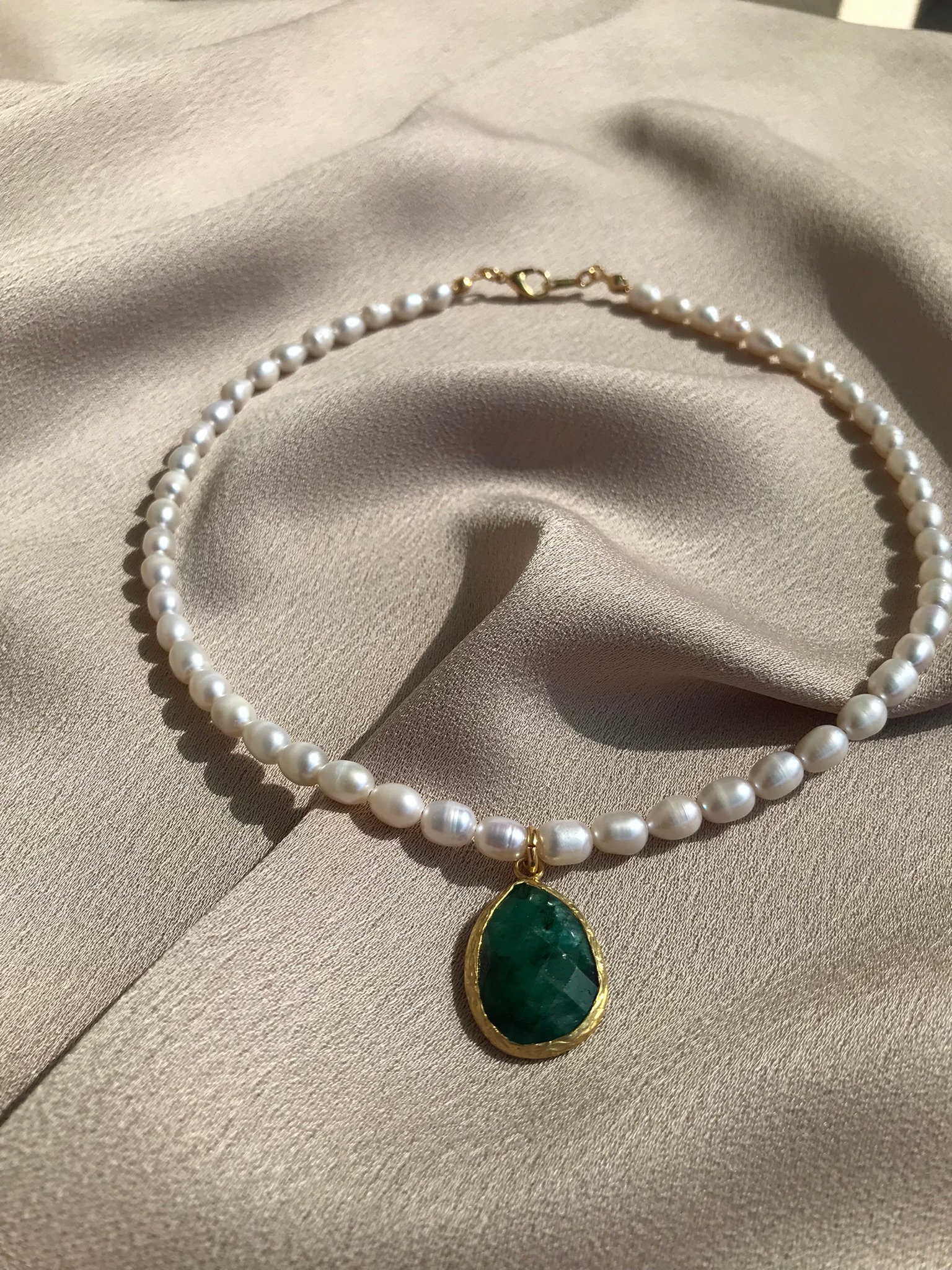 NEW ! Drop Cut Emerald Stone Pearl Necklace