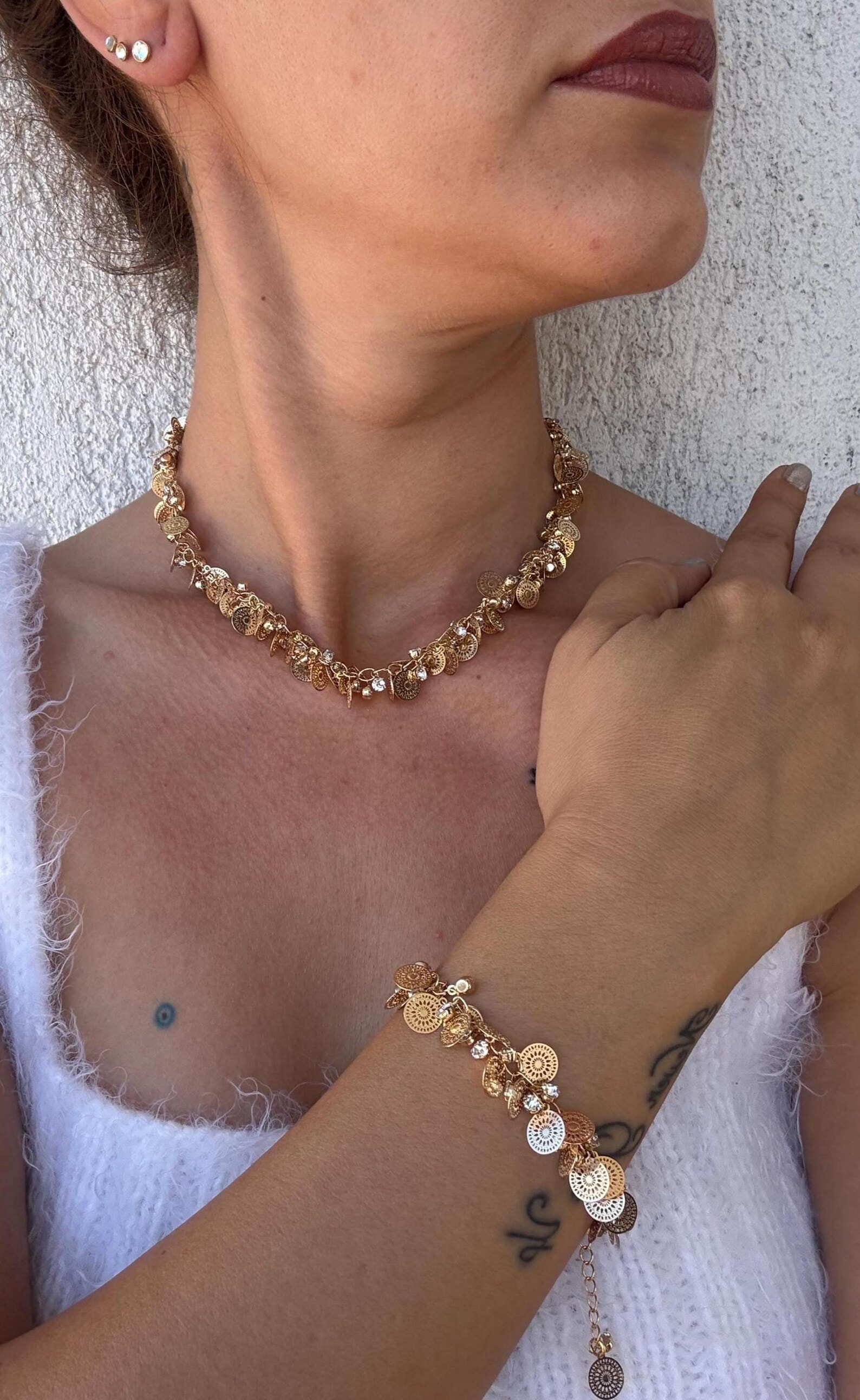 Pul Taş İşlemeli Sallantılı Zincir Kolye