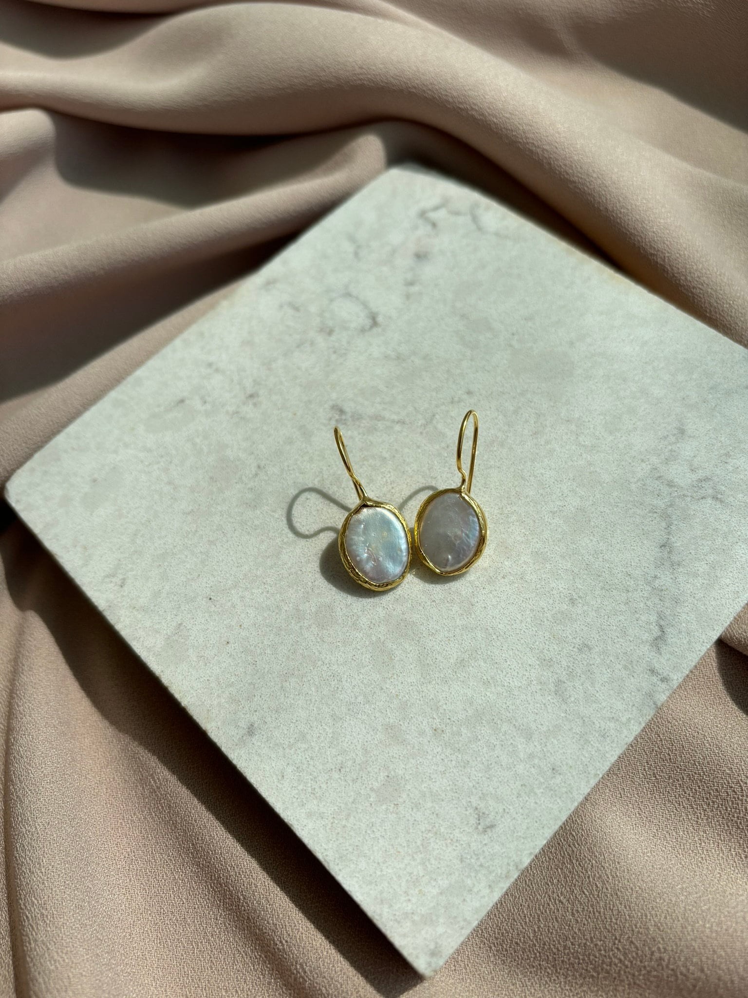 YENİ! Minimalist Oval Beyaz İnci Küpeler, Düz İnci Altın Küpeler