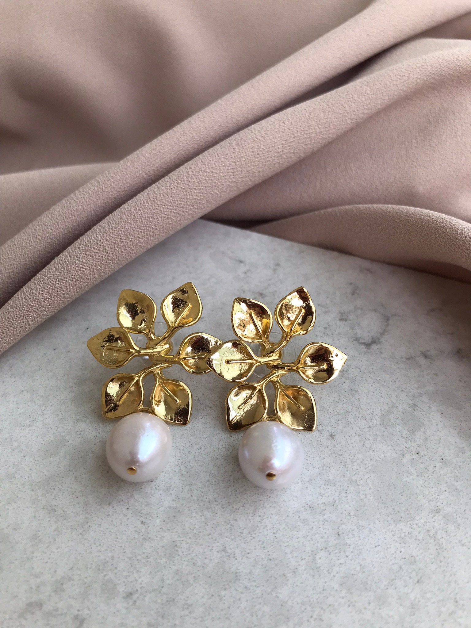 Altı Yapraklı İnci Küpe