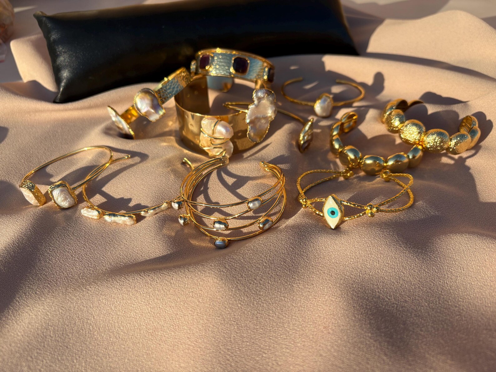 İki Çeşit Yuvarlak Döküm Manşet Bilezik