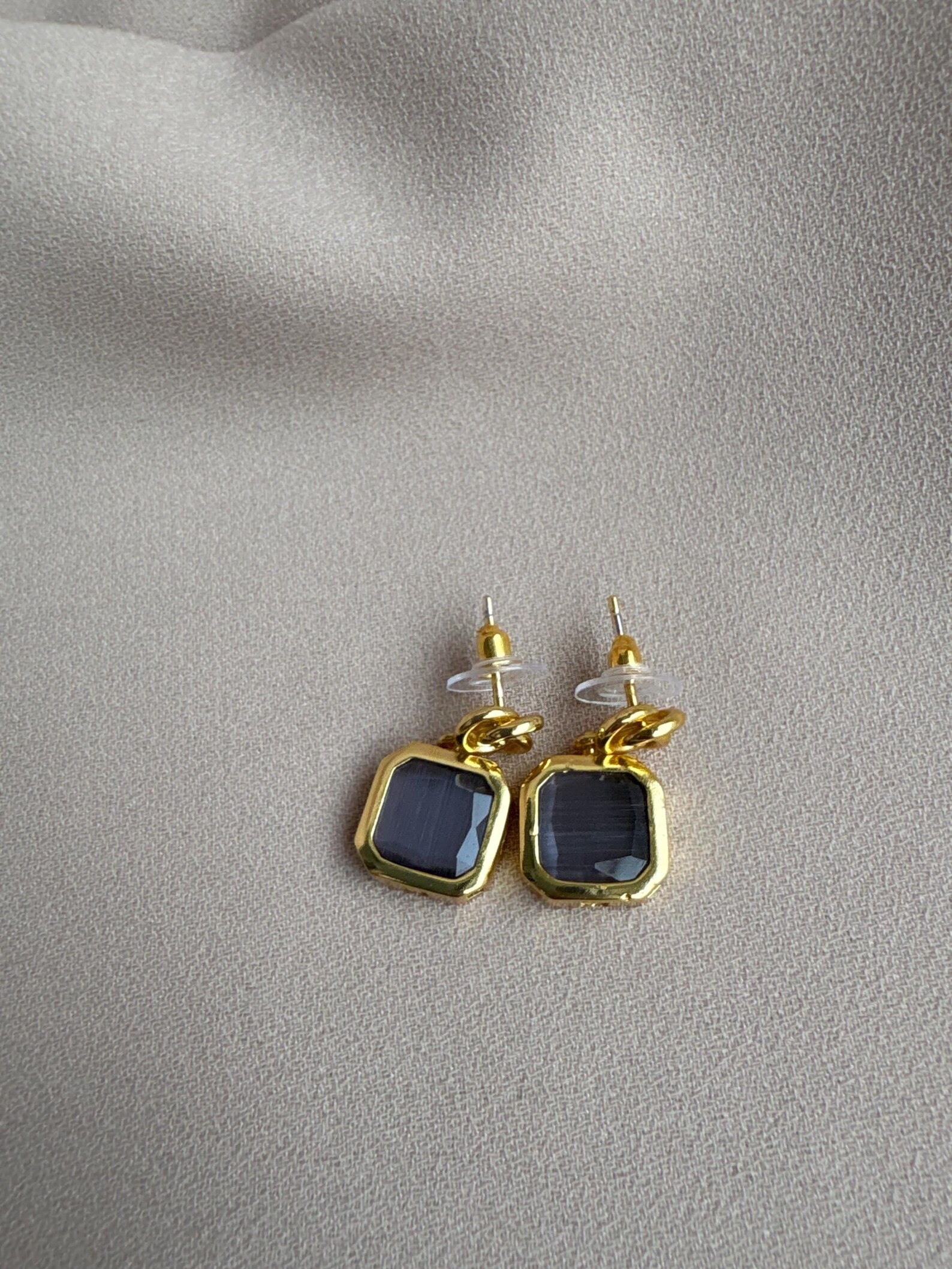 Kare Kedi Gözü Taş Mini Küpeler