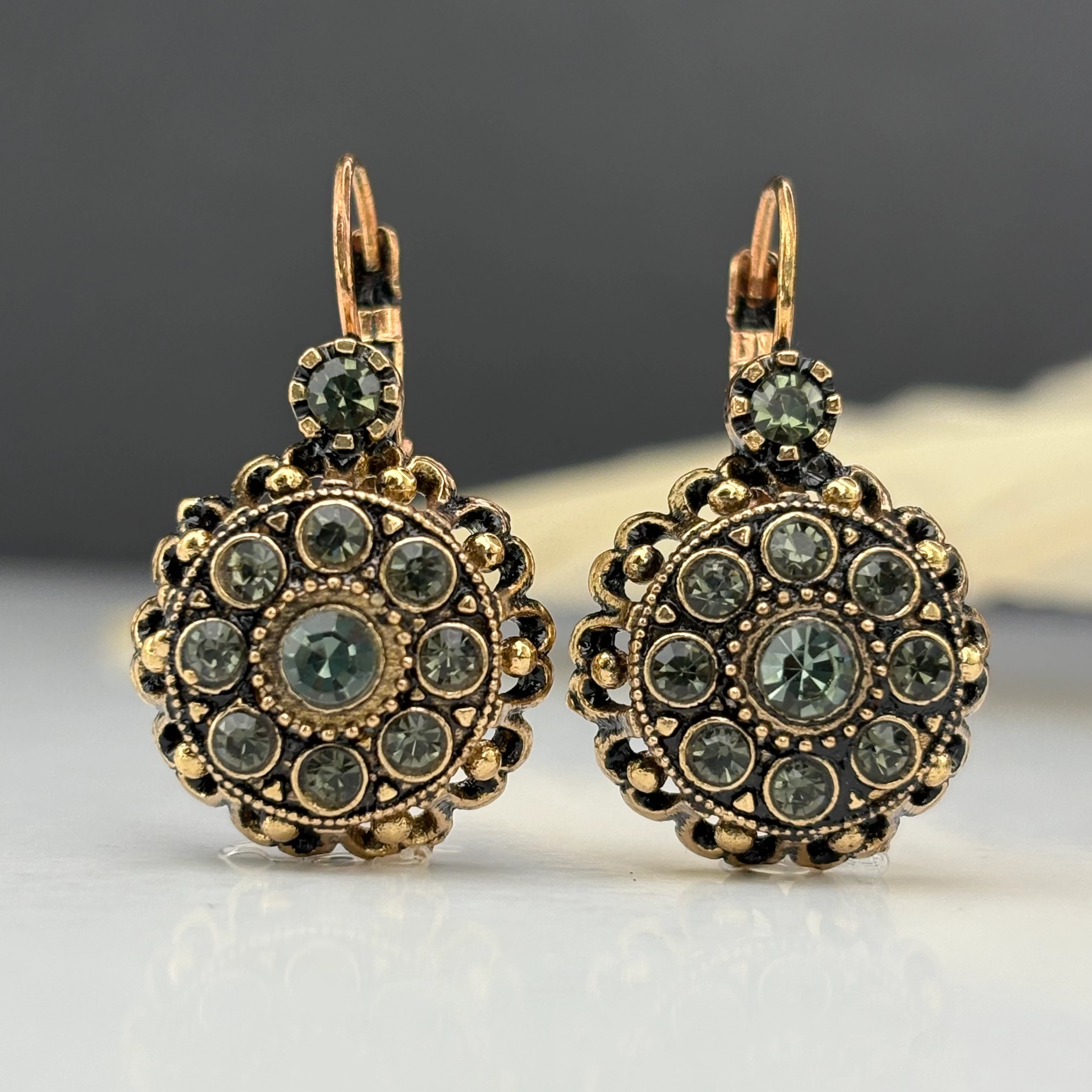 Mardin’in Çiçekli Küpesi – Kristal Işıltı