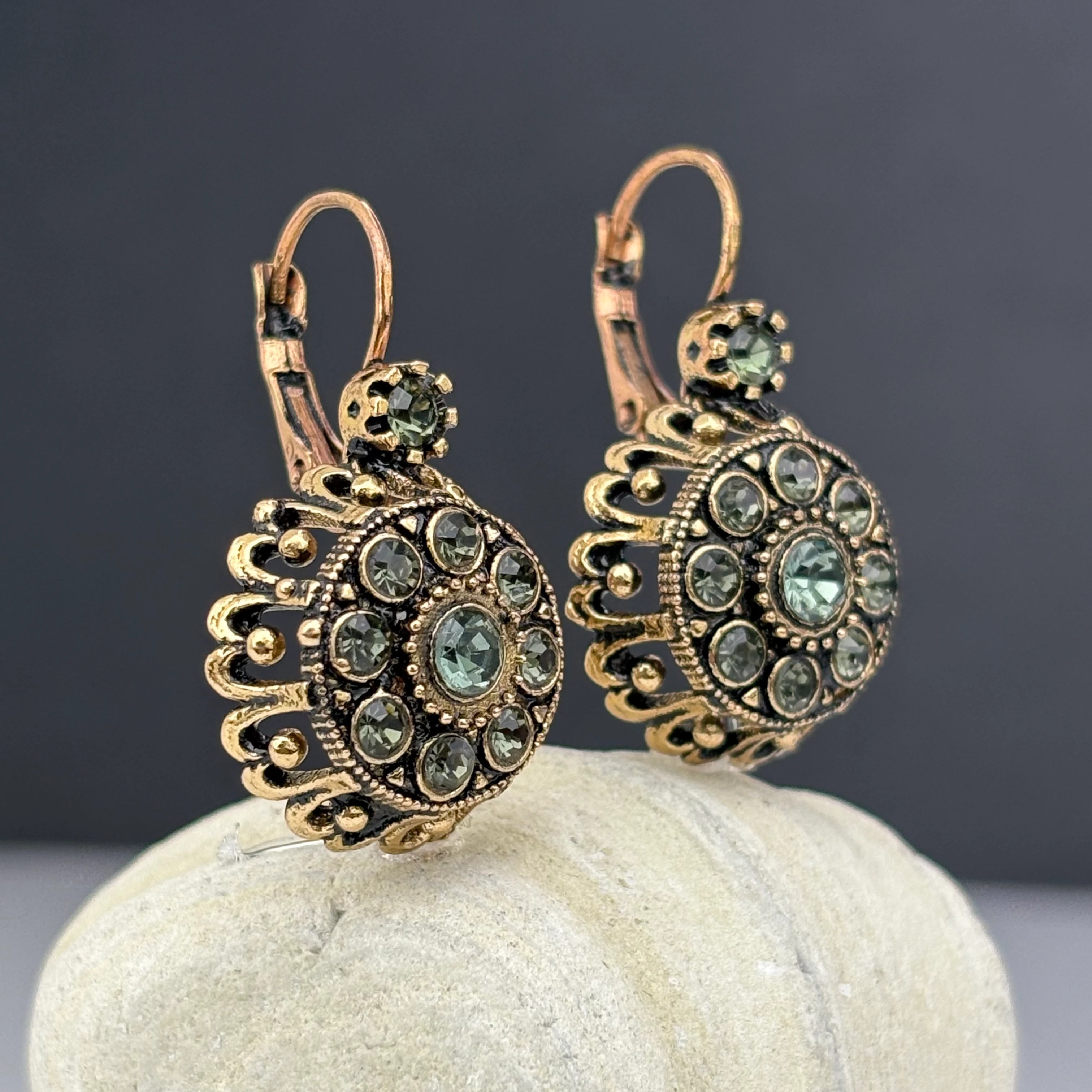 Mardin’in Çiçekli Küpesi – Kristal Işıltı