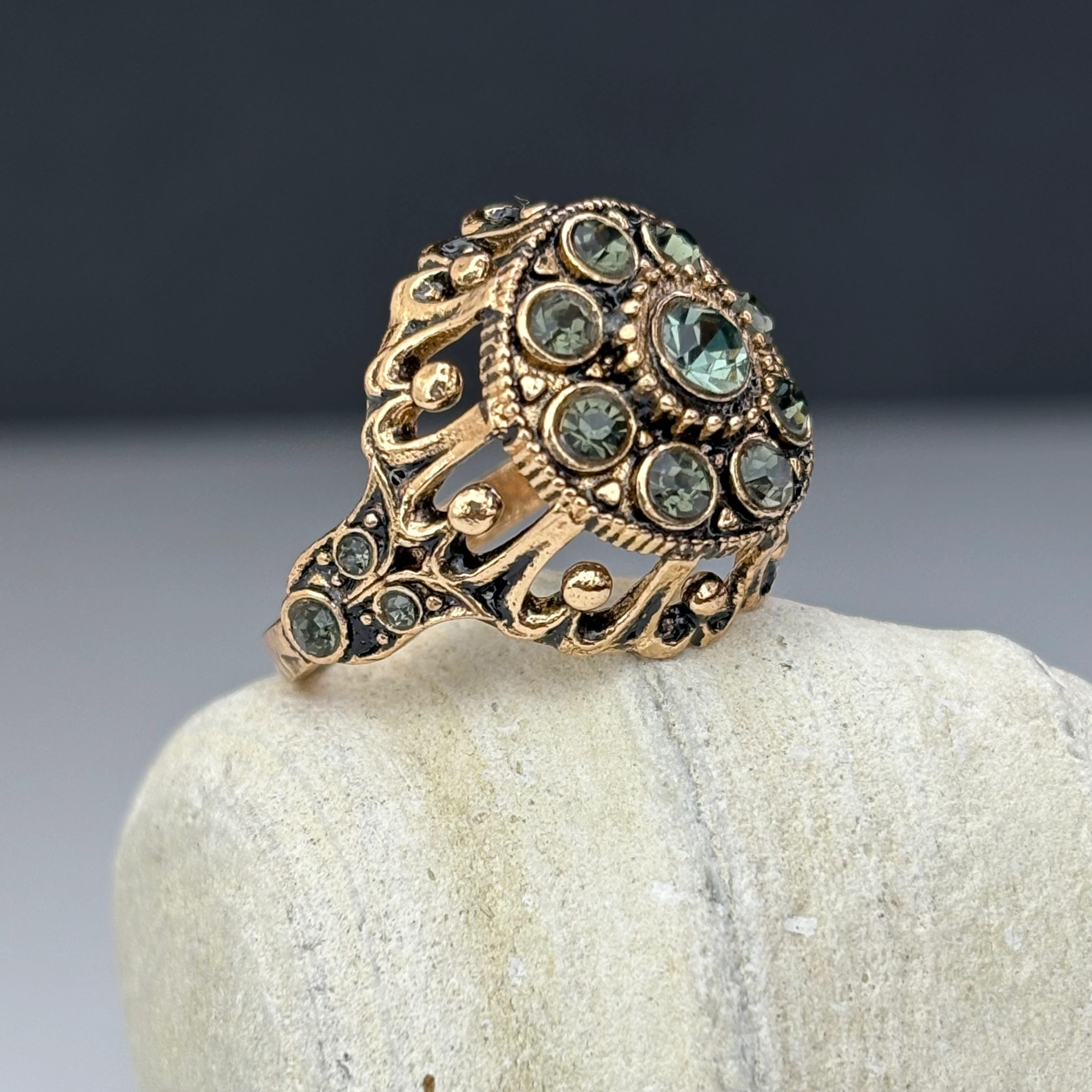 Mardin’in Çiçekli Yüzüğü – Kristal Işıltı - Siyah Kristal