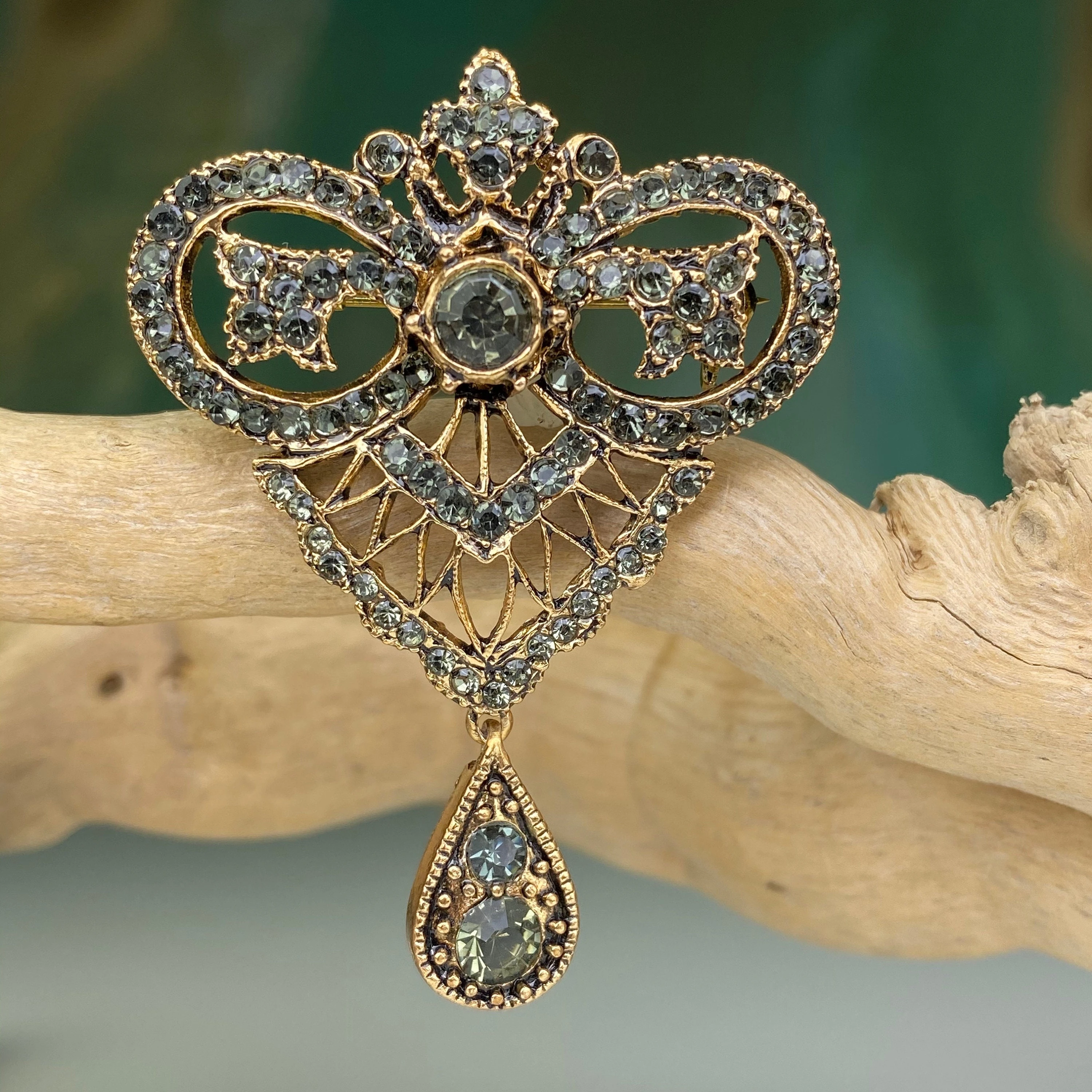 Hatice Sultan Broşu Beyaz Kristal Taşlı