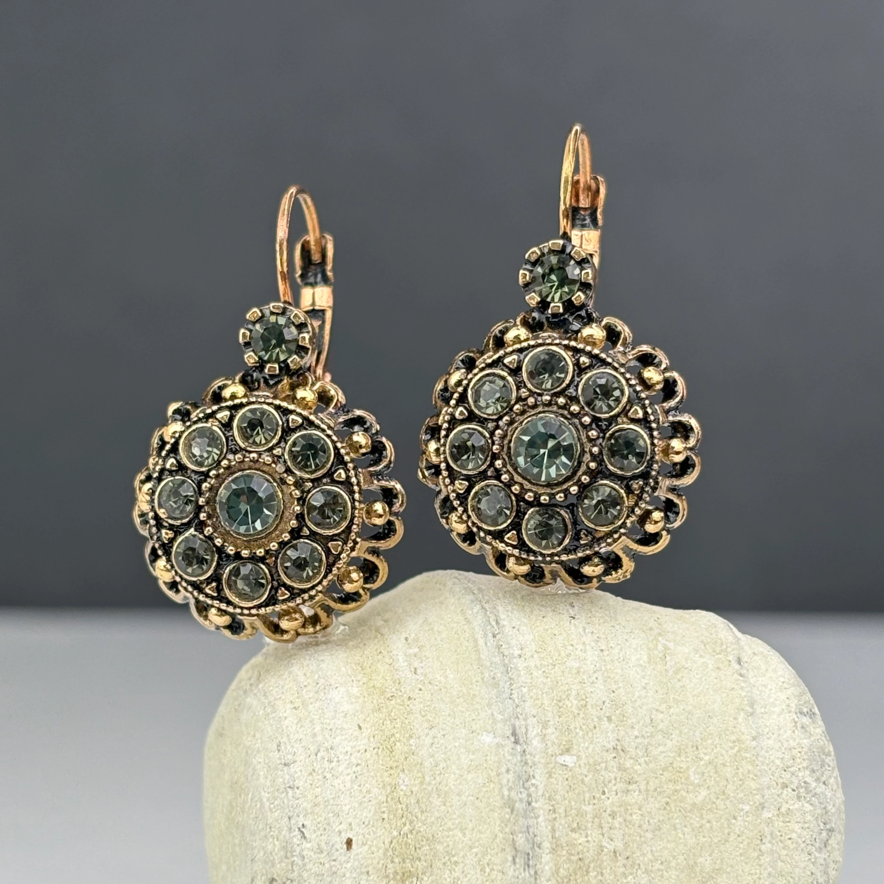 Mardin’in Çiçekli Küpesi – Kristal Işıltı