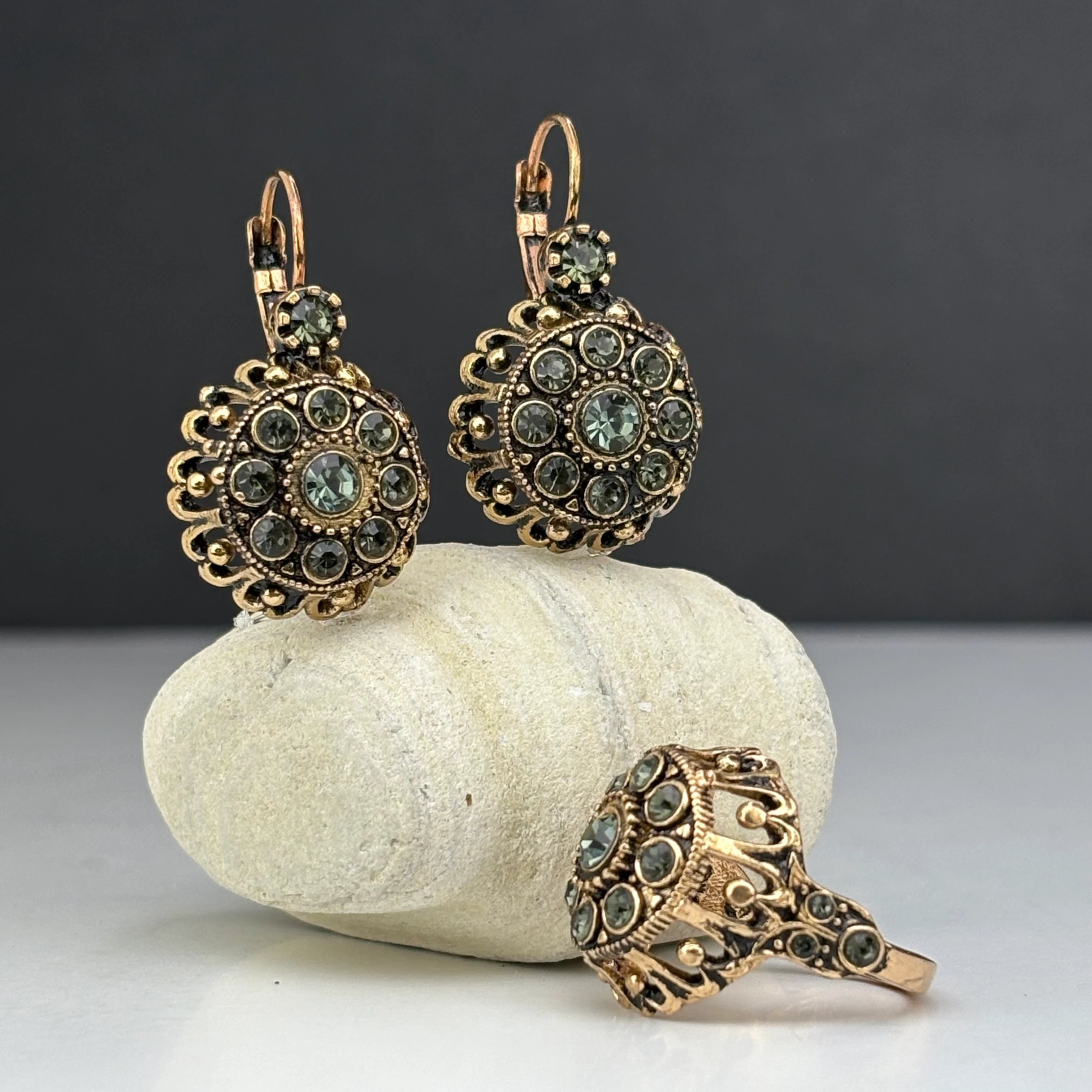 Mardin’in Çiçekli Gül Serisi: Küpe & Yüzük