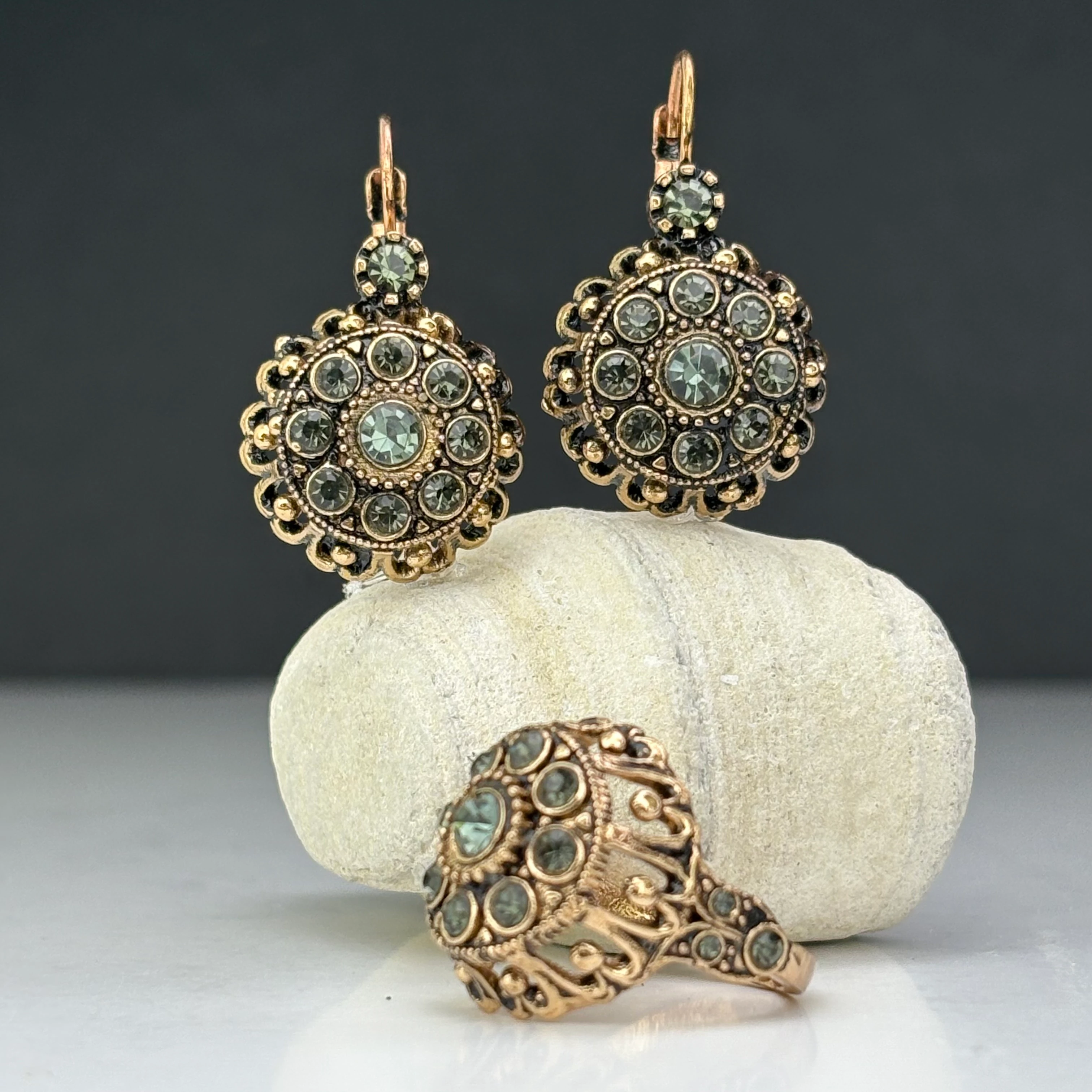 Mardin’in Çiçekli Gül Serisi: Küpe & Yüzük