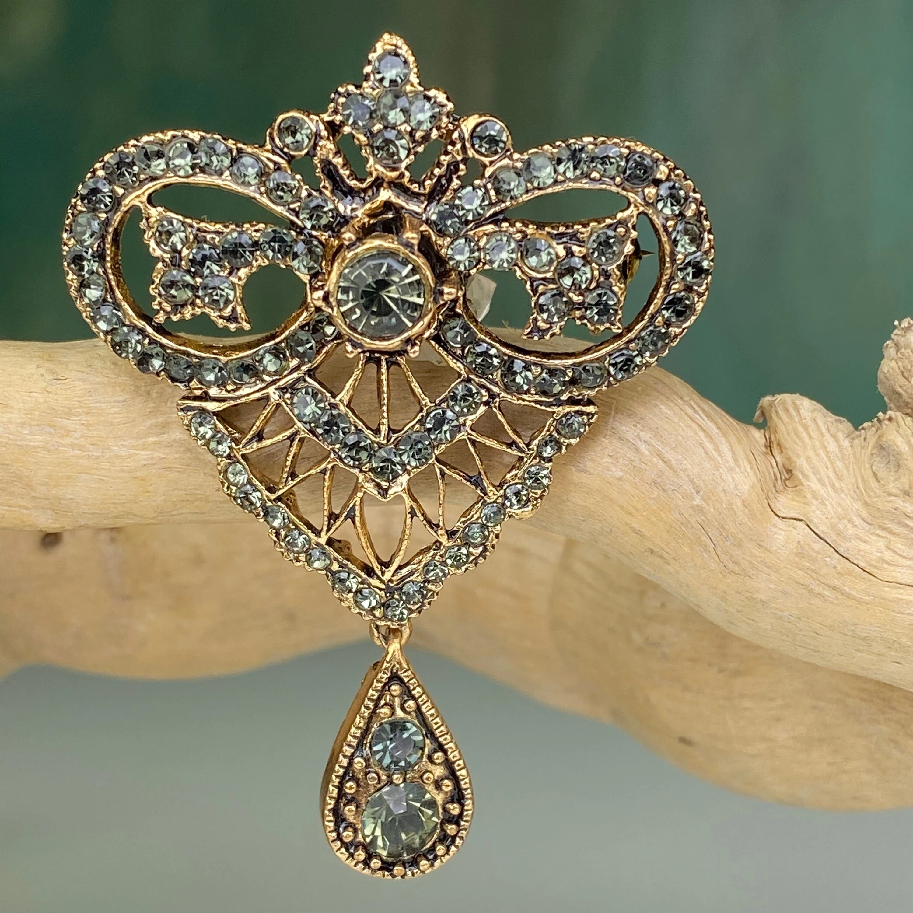 Hatice Sultan Broşu Beyaz Kristal Taşlı