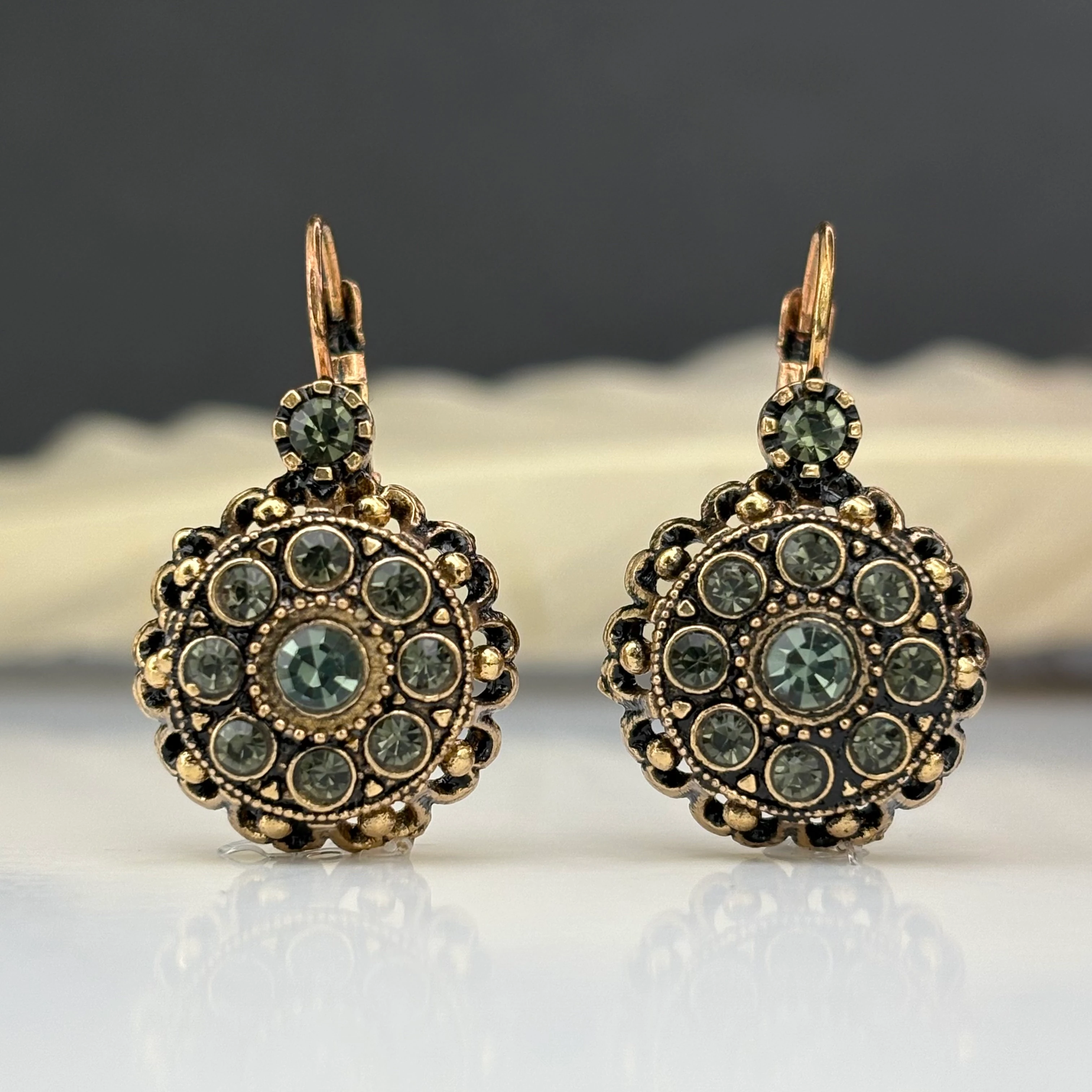 Mardin’in Çiçekli Küpesi – Kristal Işıltı