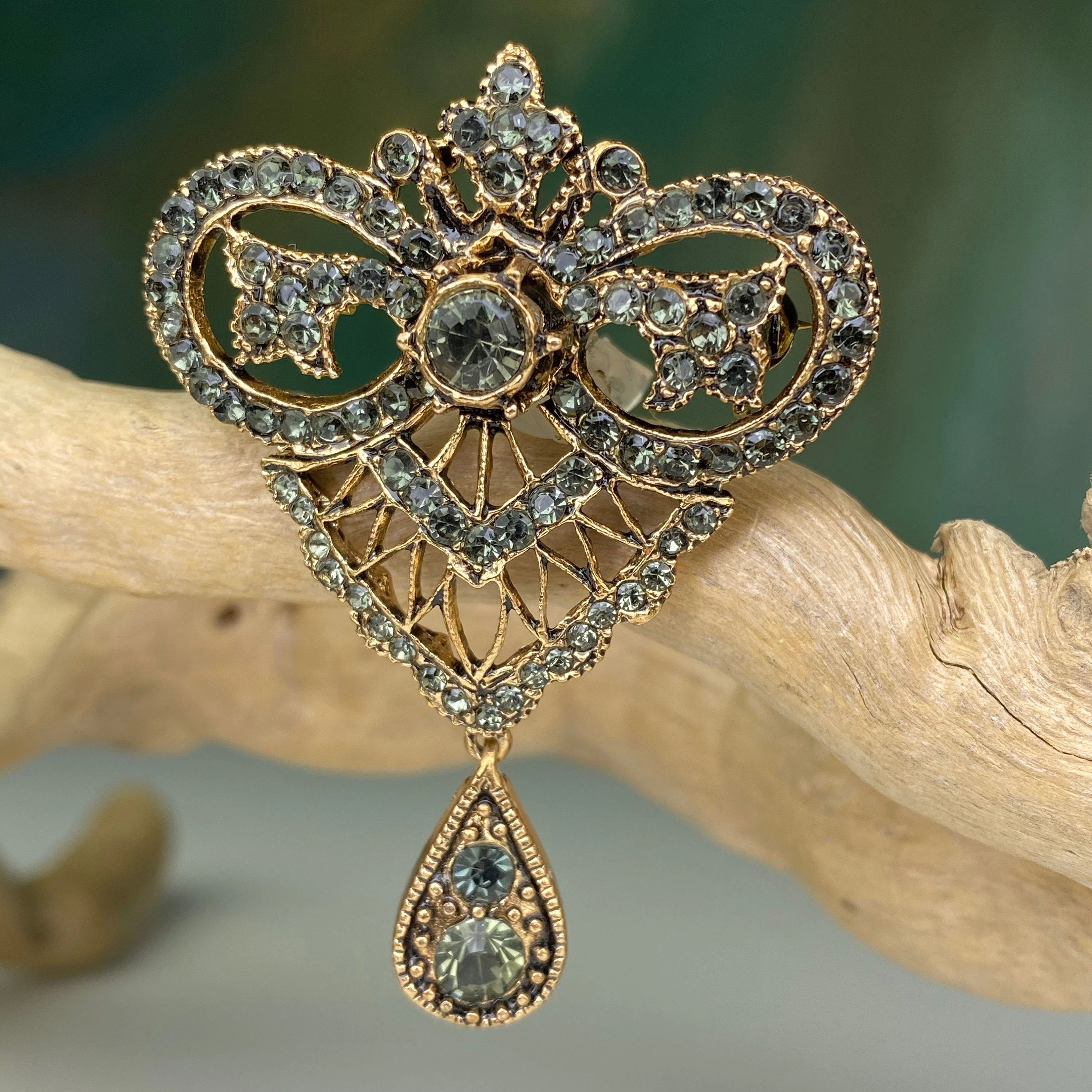 Hatice Sultan Broşu Beyaz Kristal Taşlı