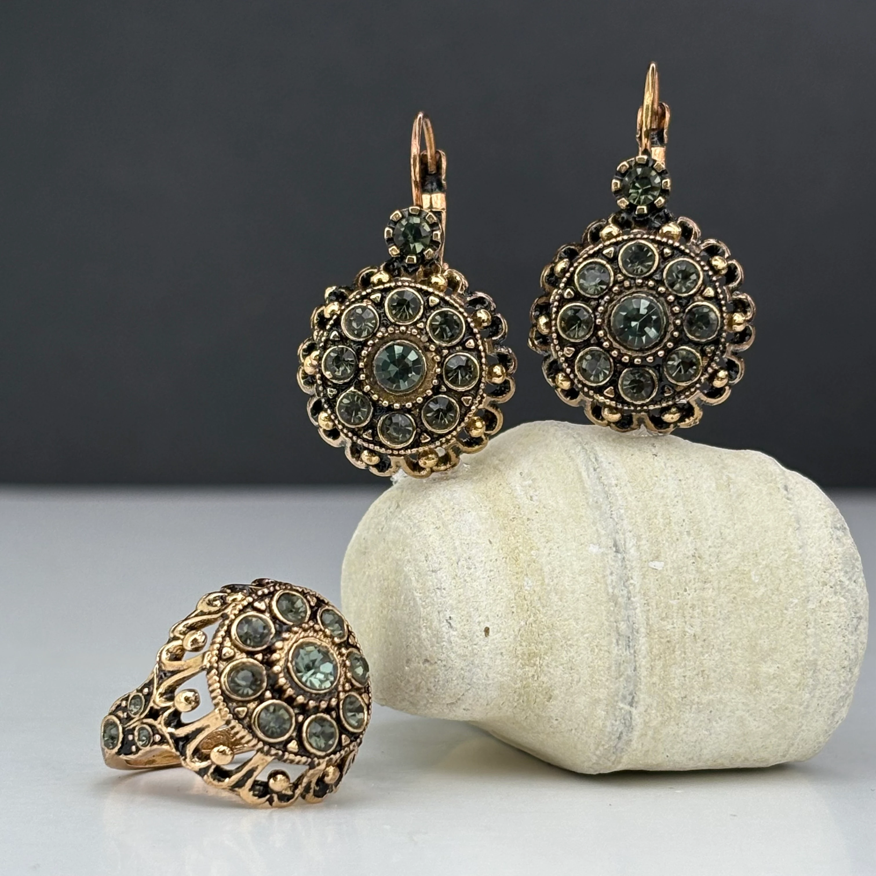 Mardin’in Çiçekli Gül Serisi: Küpe & Yüzük