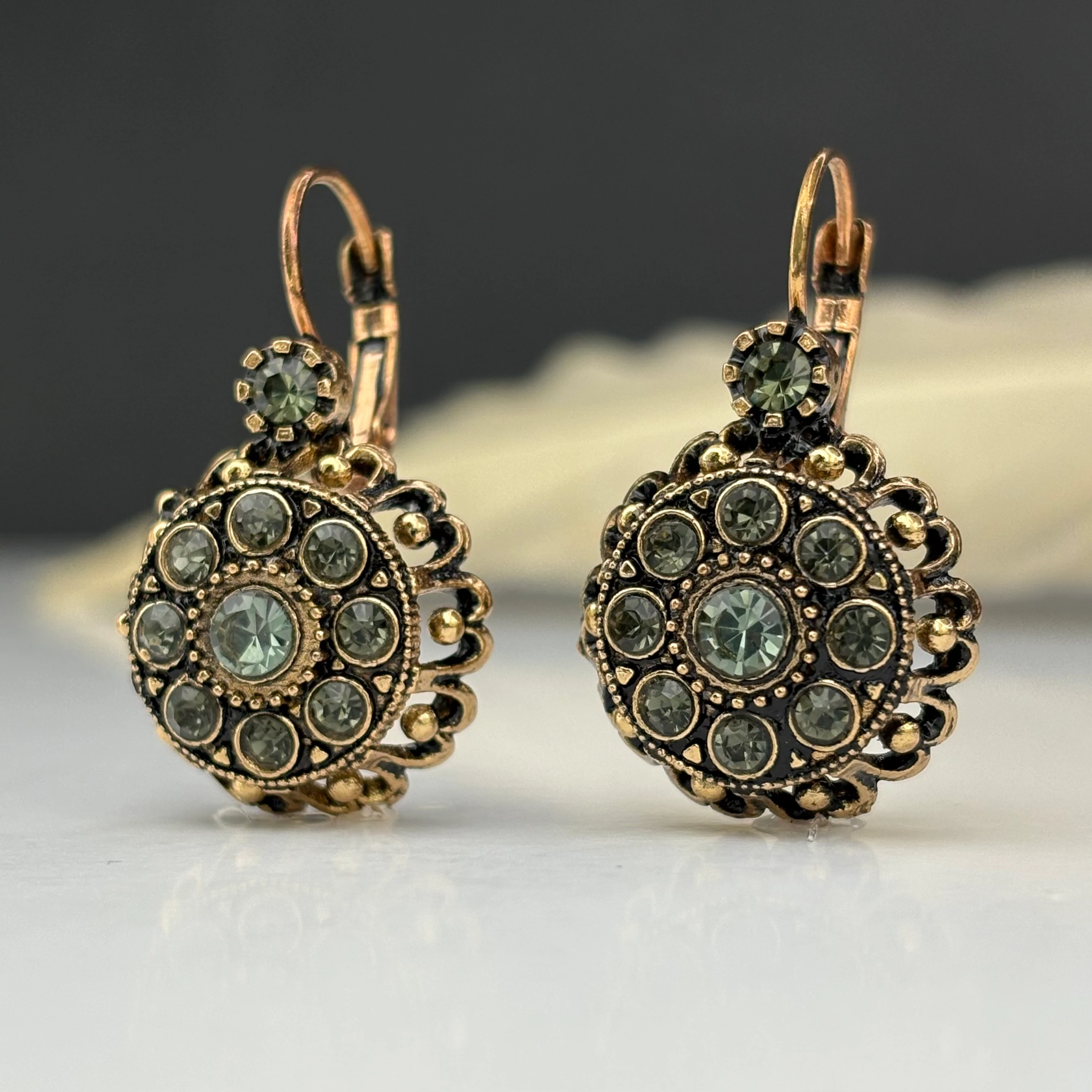 Mardin’in Çiçekli Küpesi – Kristal Işıltı