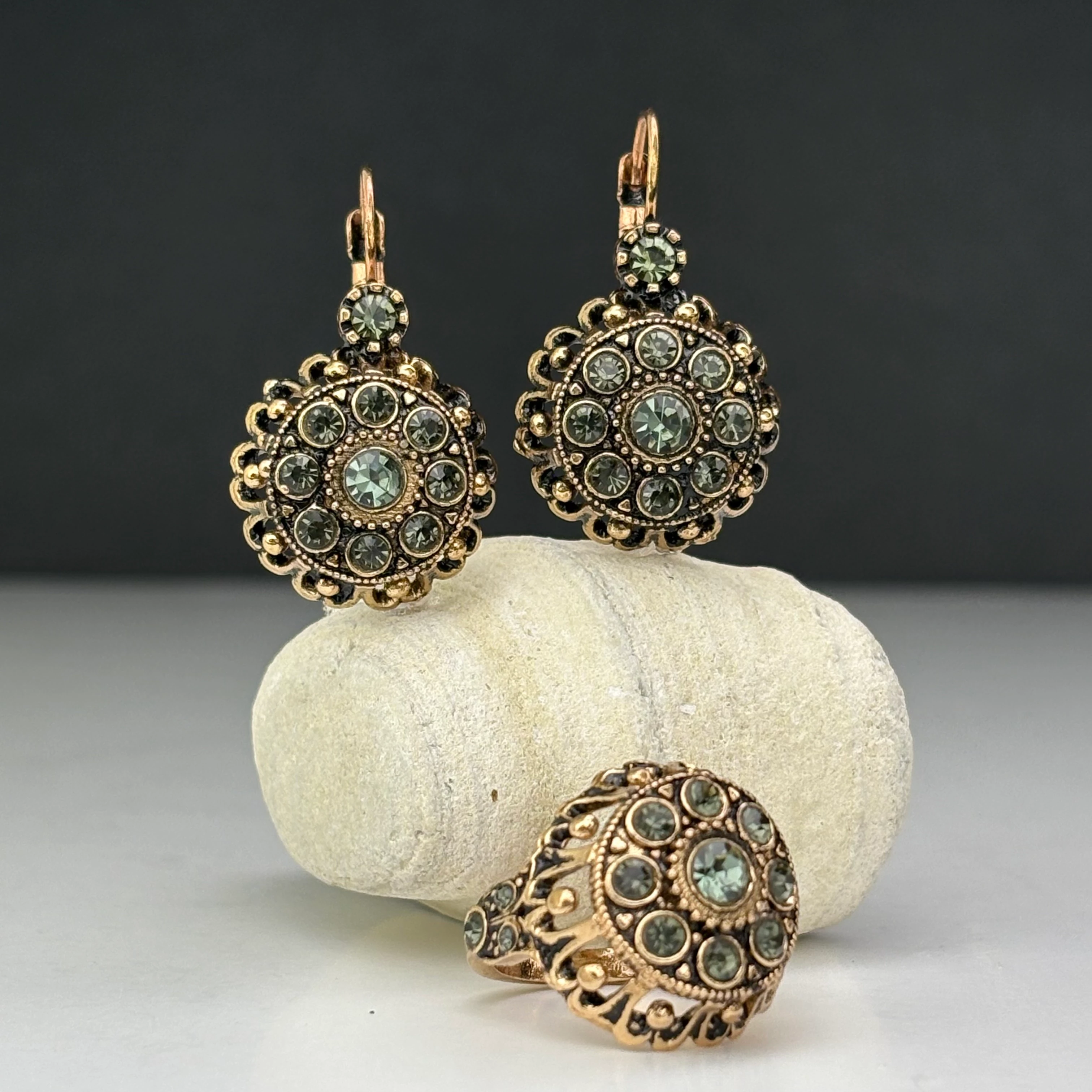 Mardin’in Çiçekli Gül Serisi: Küpe & Yüzük