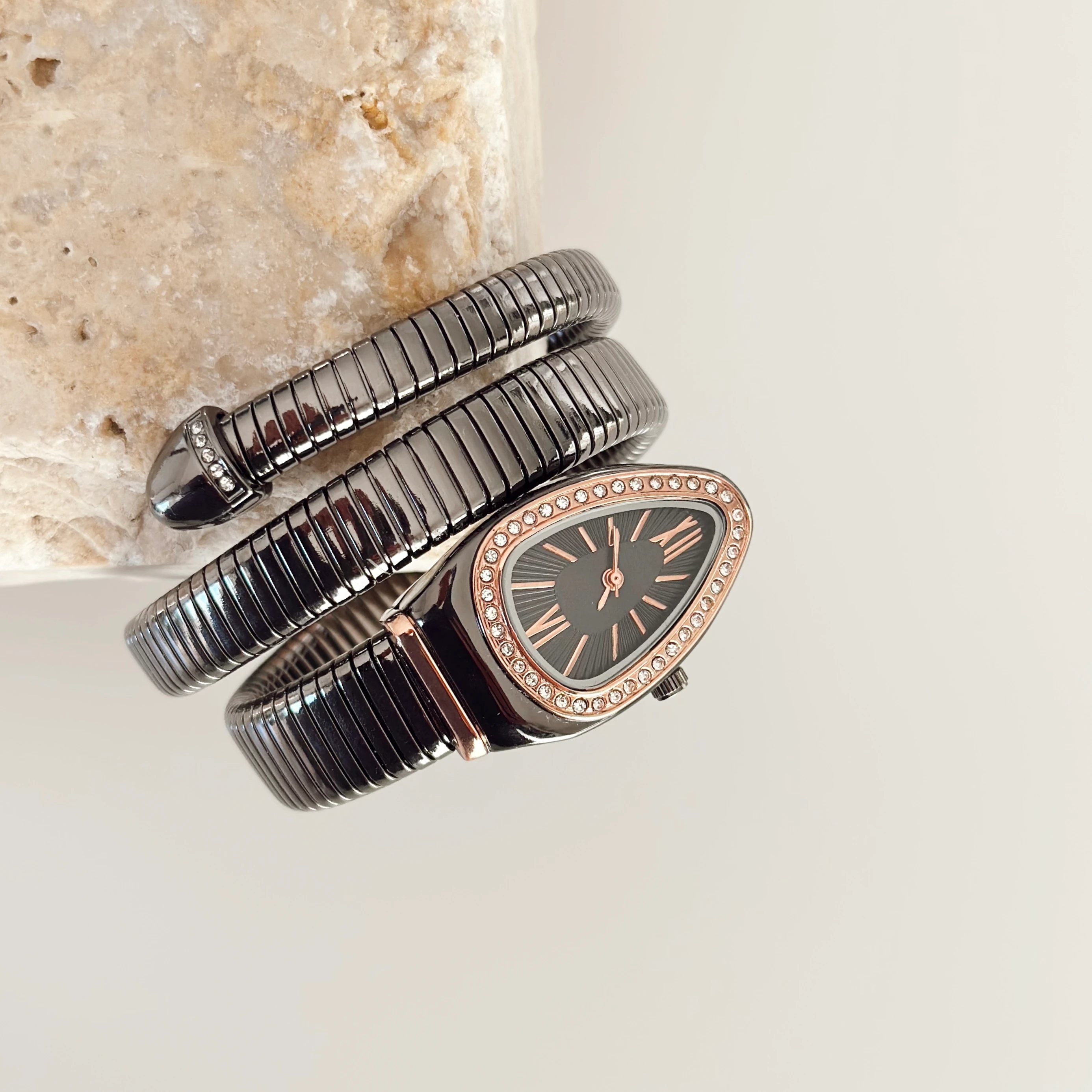 Serpent Siyah Saat Taşlı