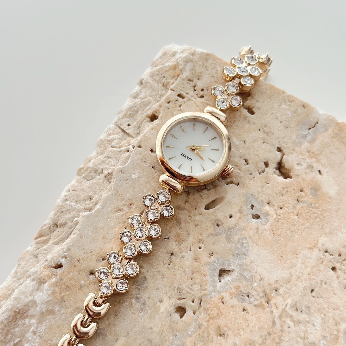 Altara Watch
