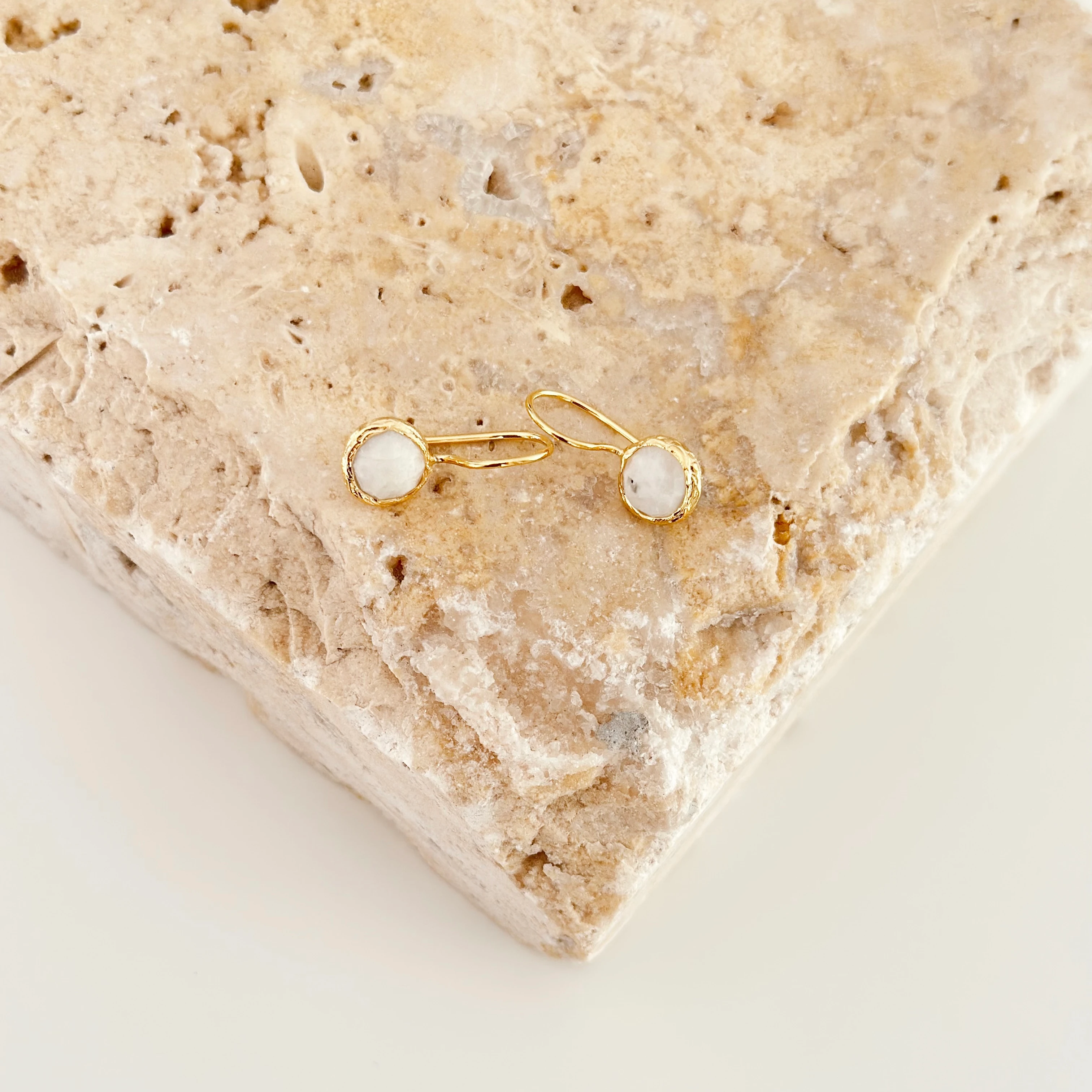 Mini Ay Işığı Sallantılı Küpe