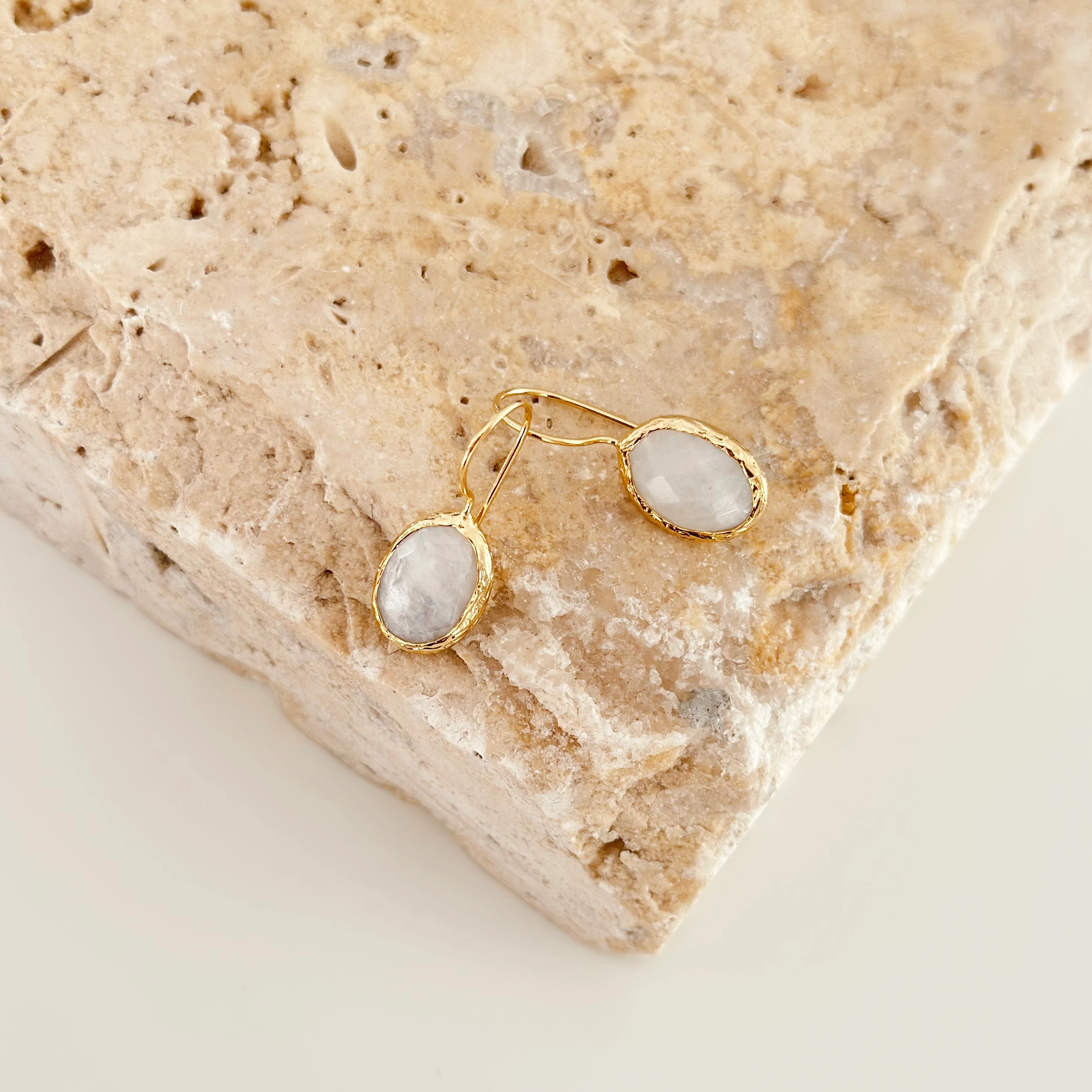 Ay Işığı Sallantılı Küpe