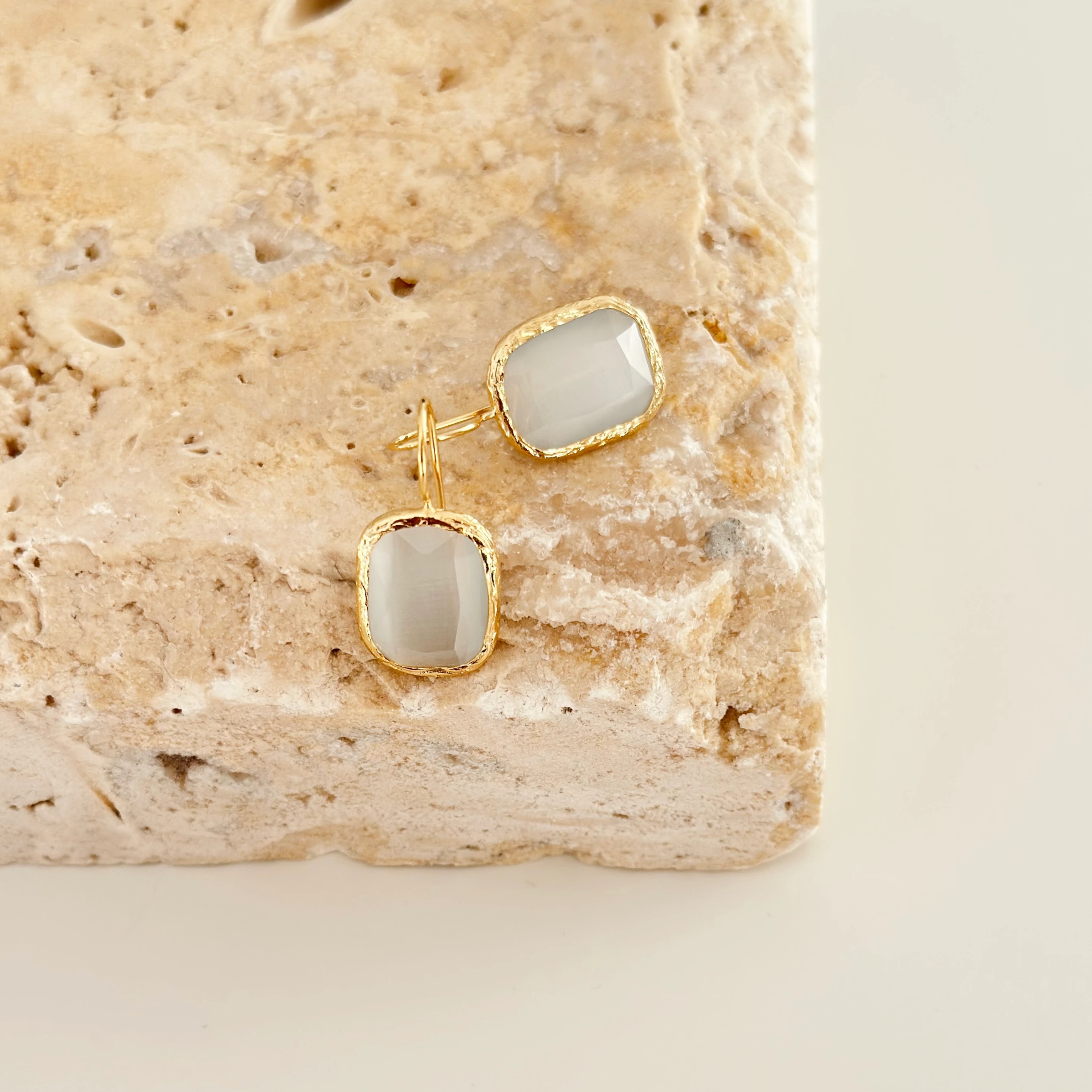 Kalsedon Drop Küpe Beyaz