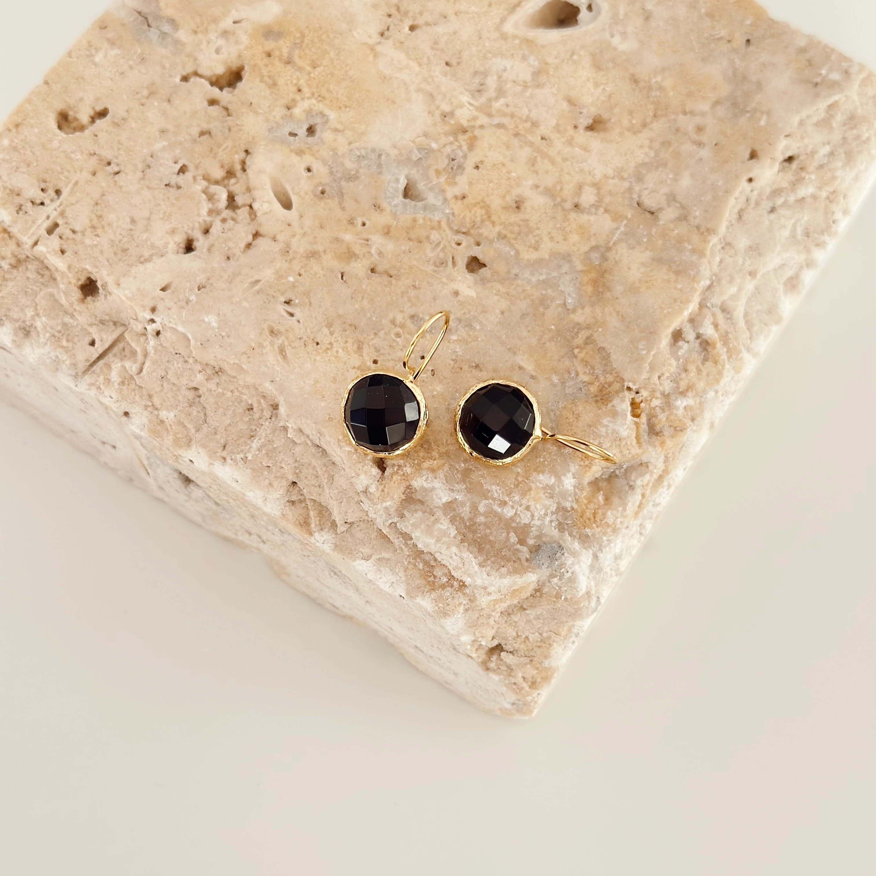 Siyah Oniks Yuvarlak Doğal taş Küpe