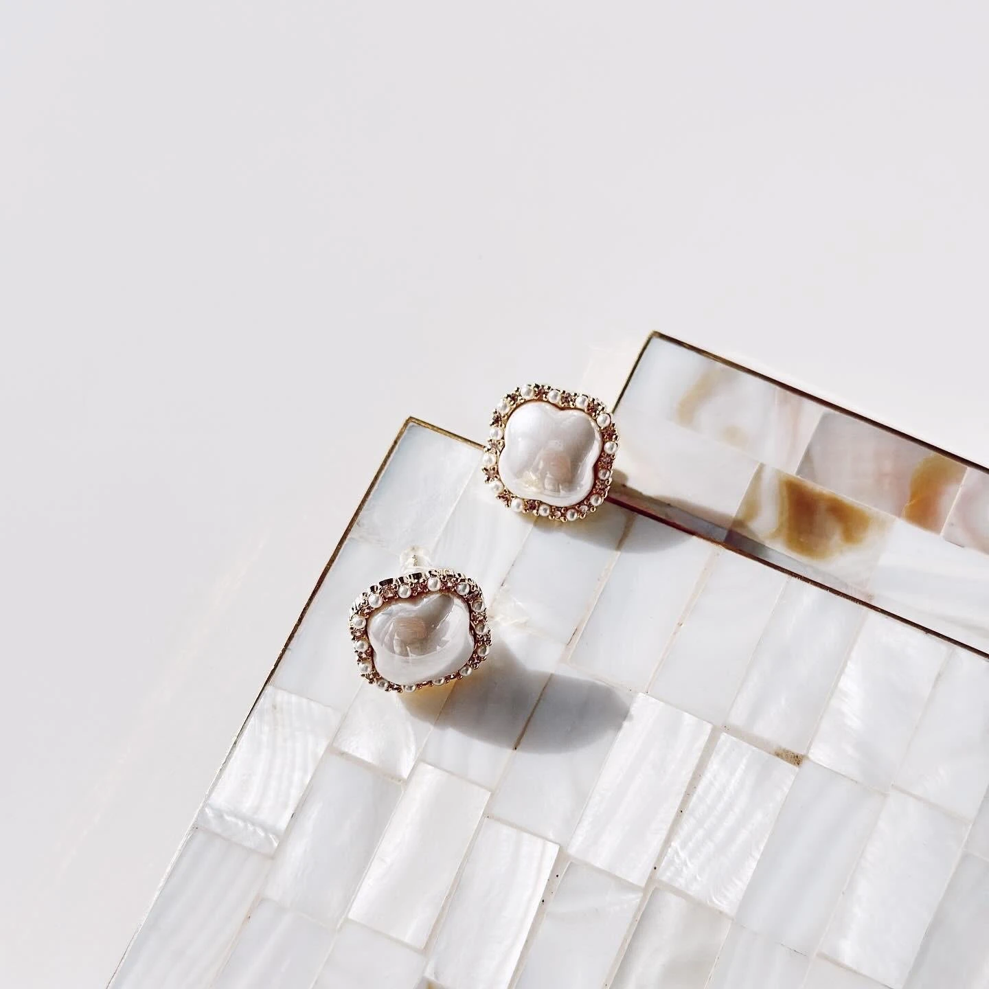 Yonca inci Çelik küpe