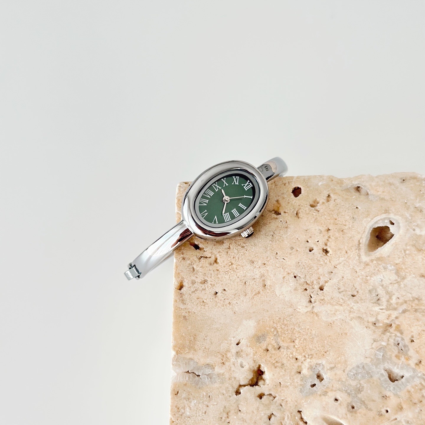 Levora Watch