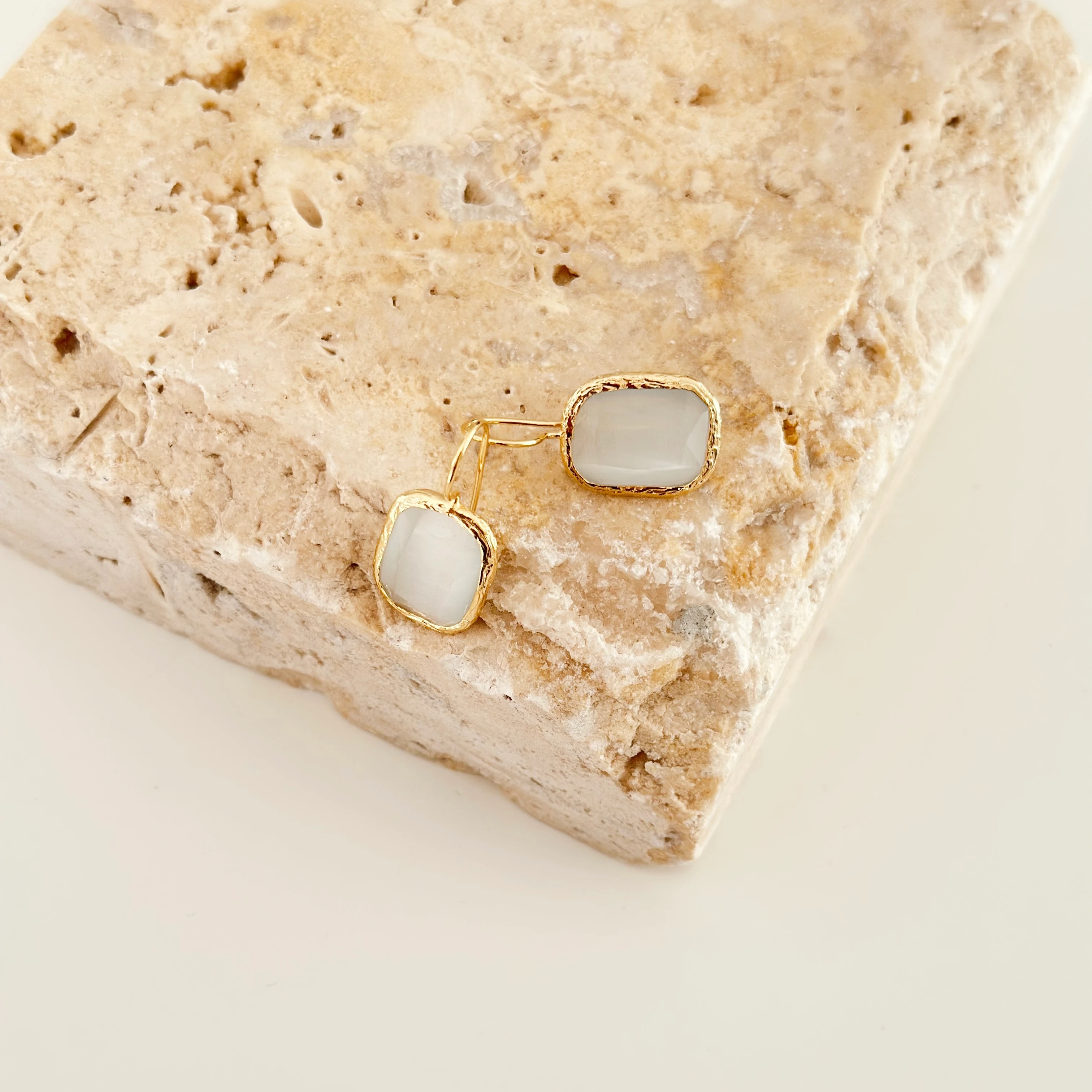 Kalsedon Drop Küpe Beyaz