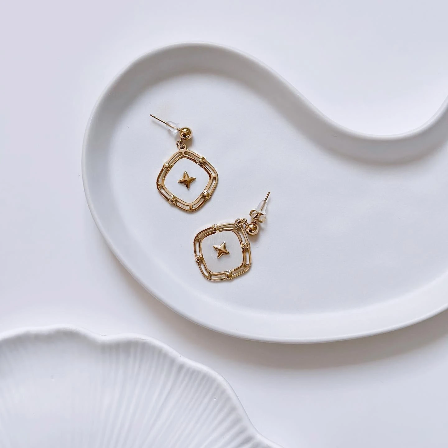 Estrellita çelik küpe