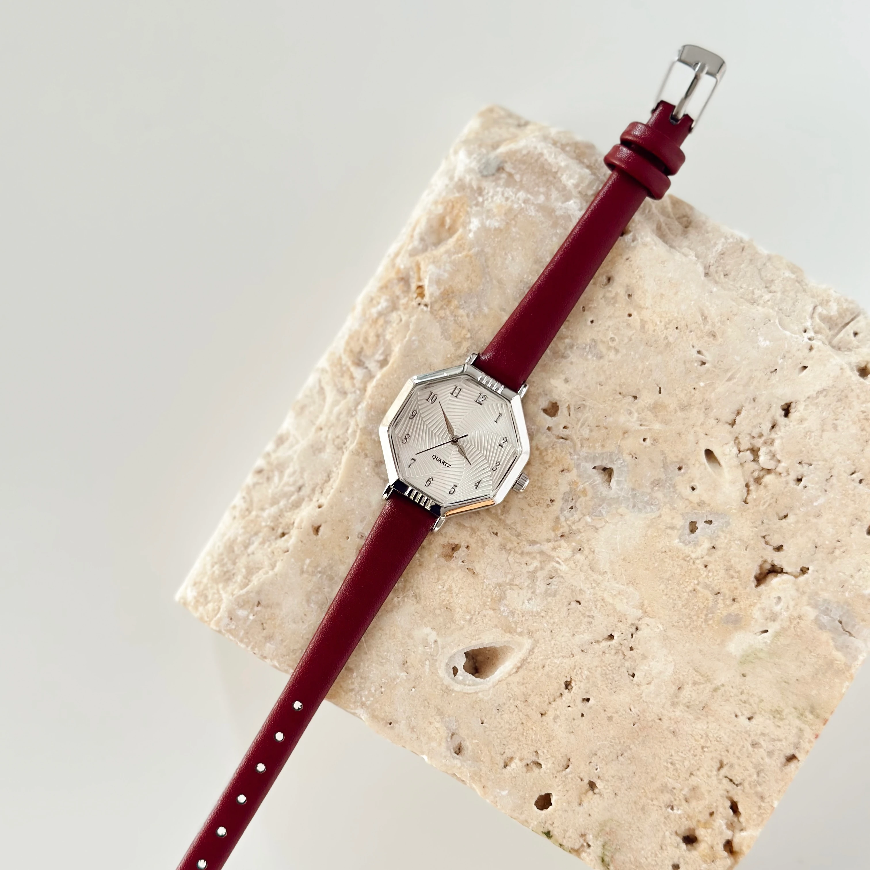 Octogonal Gümüş Deri Kayış Saat